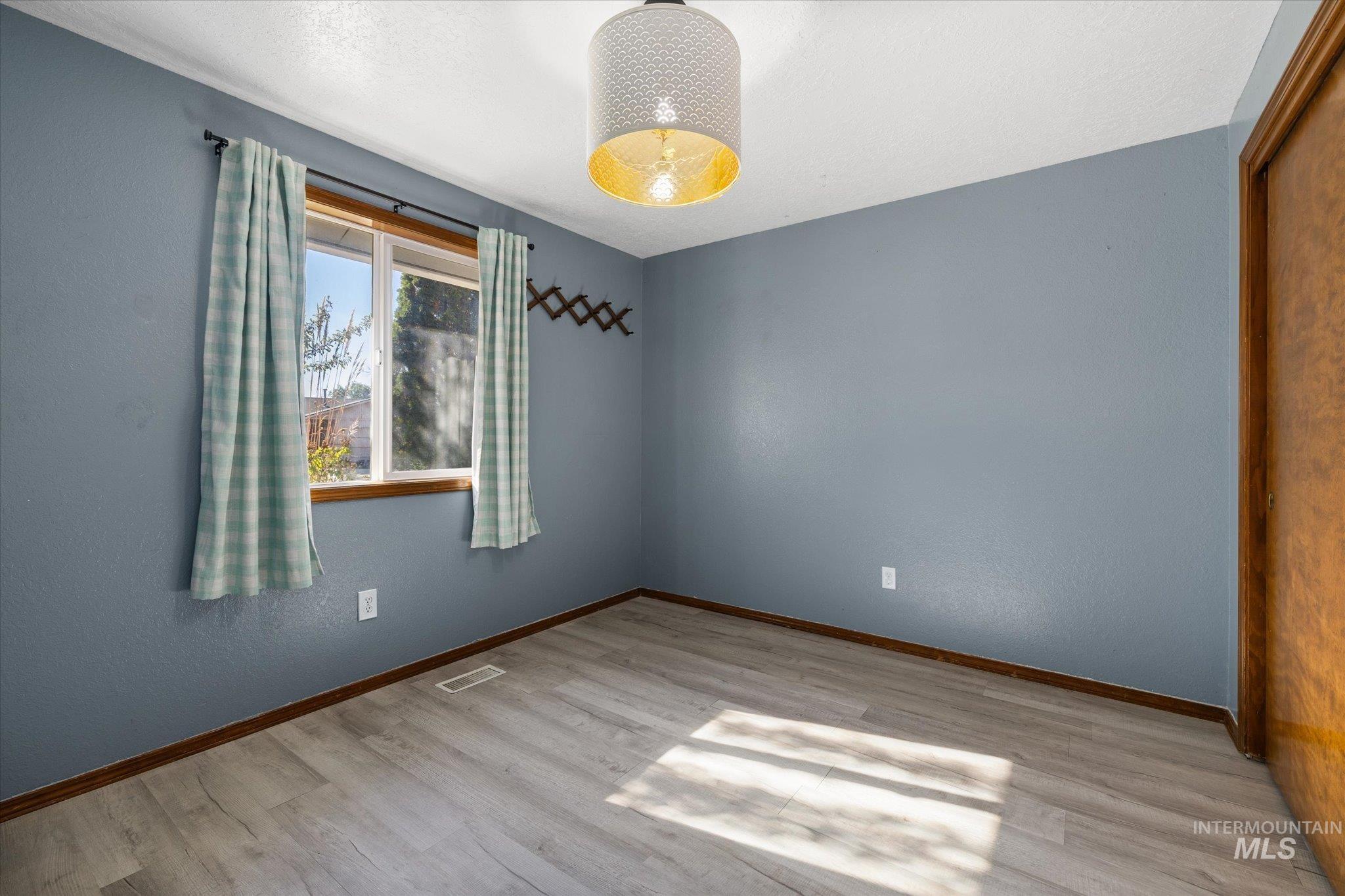 7568 W War Bonnet Dr, Boise, Idaho 83709, 3 Bedrooms, 2 Bathrooms, Residential For Sale, Price $439,900, 99004148