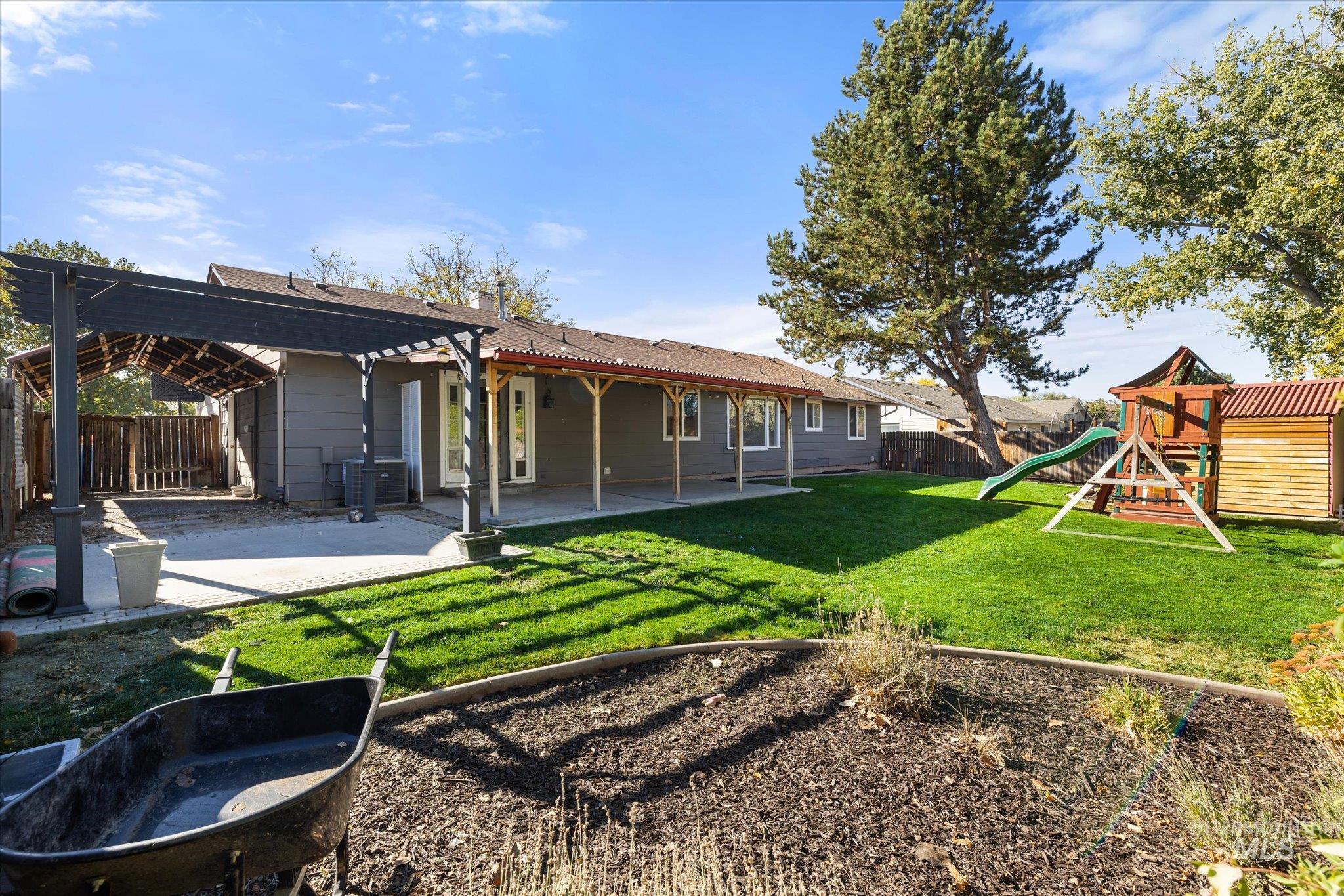 7568 W War Bonnet Dr, Boise, Idaho 83709, 3 Bedrooms, 2 Bathrooms, Residential For Sale, Price $439,900, 99004148