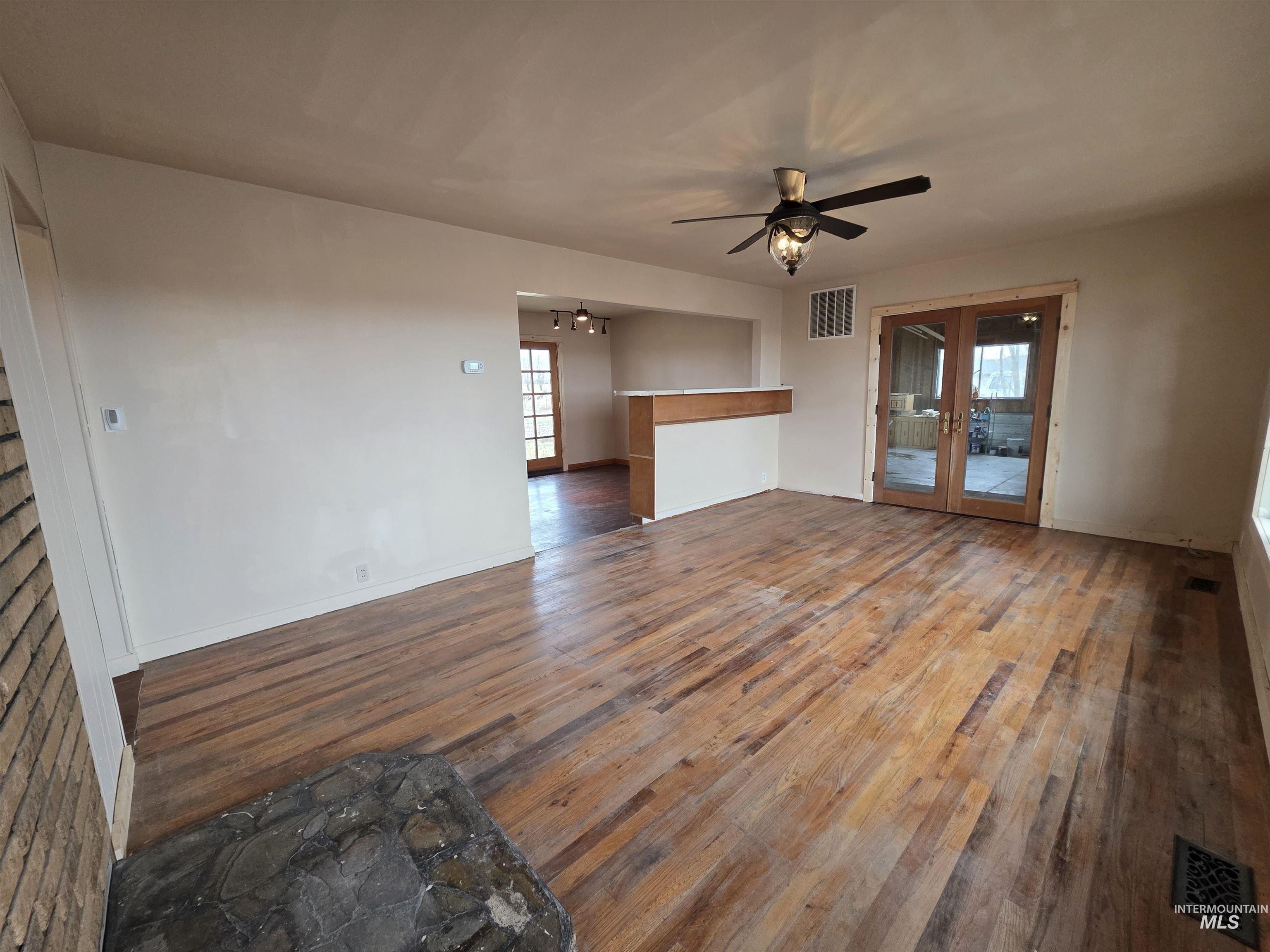 221 Juniper Street, Buhl, Idaho 83316, 2 Bedrooms, 1 Bathroom, Residential For Sale, Price $400,000,MLS 99004150