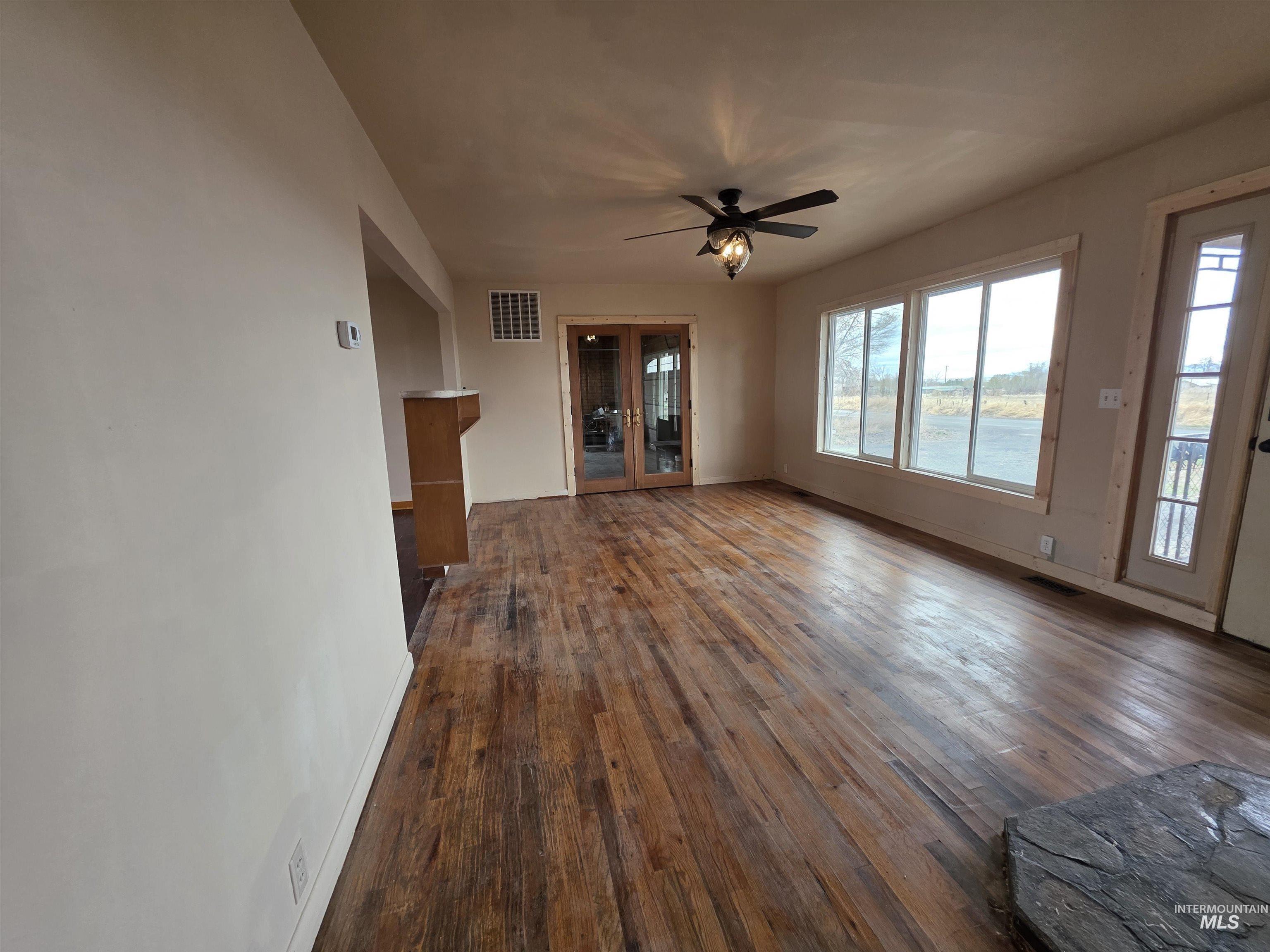 221 Juniper Street, Buhl, Idaho 83316, 2 Bedrooms, 1 Bathroom, Residential For Sale, Price $400,000,MLS 99004150