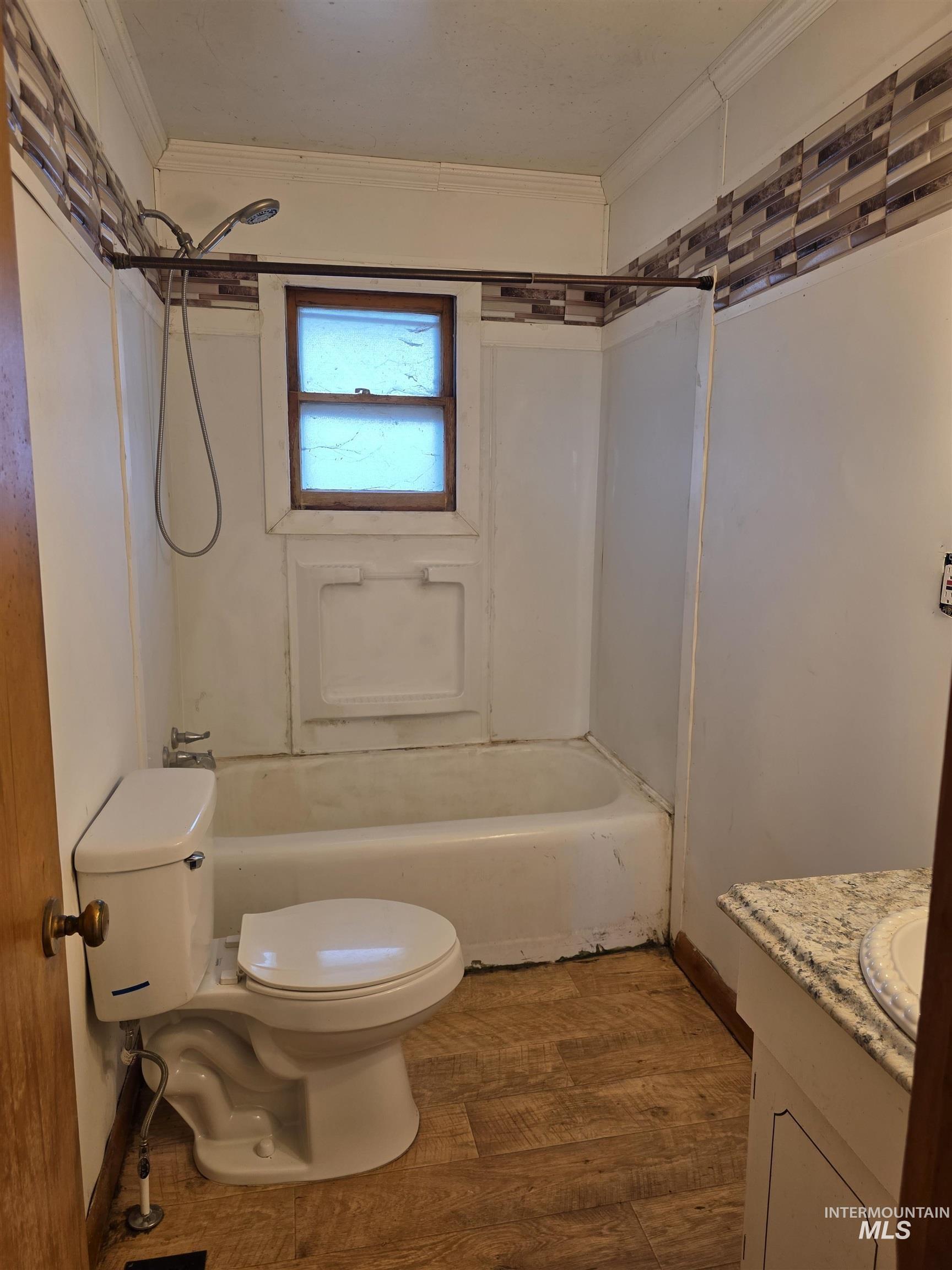 221 Juniper Street, Buhl, Idaho 83316, 2 Bedrooms, 1 Bathroom, Residential For Sale, Price $400,000,MLS 99004150