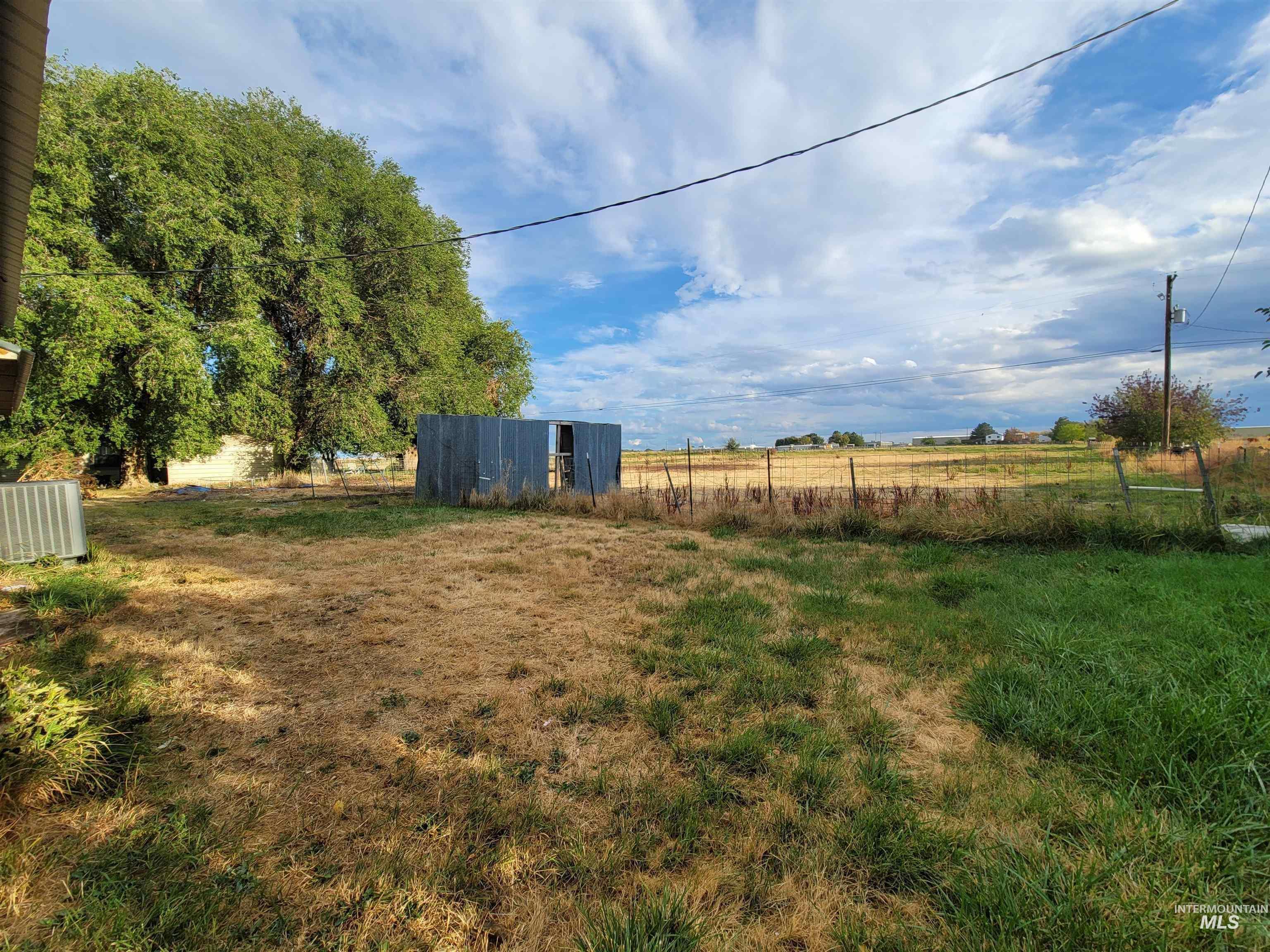 221 Juniper Street, Buhl, Idaho 83316, 2 Bedrooms, 1 Bathroom, Residential For Sale, Price $400,000,MLS 99004150