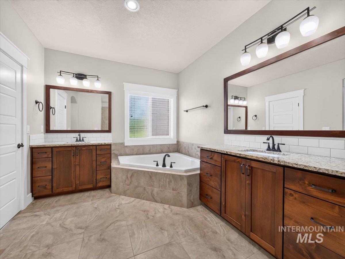 10187 W Purple Ash Dr., Star, Idaho 83669, 3 Bedrooms, 2 Bathrooms, Residential For Sale, Price $759,000, 99004154