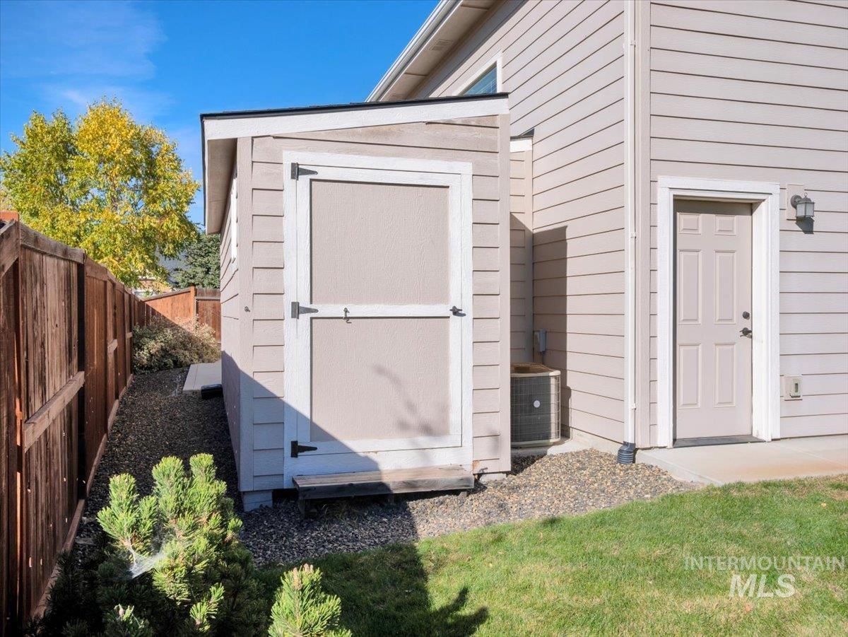 10187 W Purple Ash Dr., Star, Idaho 83669, 3 Bedrooms, 2 Bathrooms, Residential For Sale, Price $759,000, 99004154