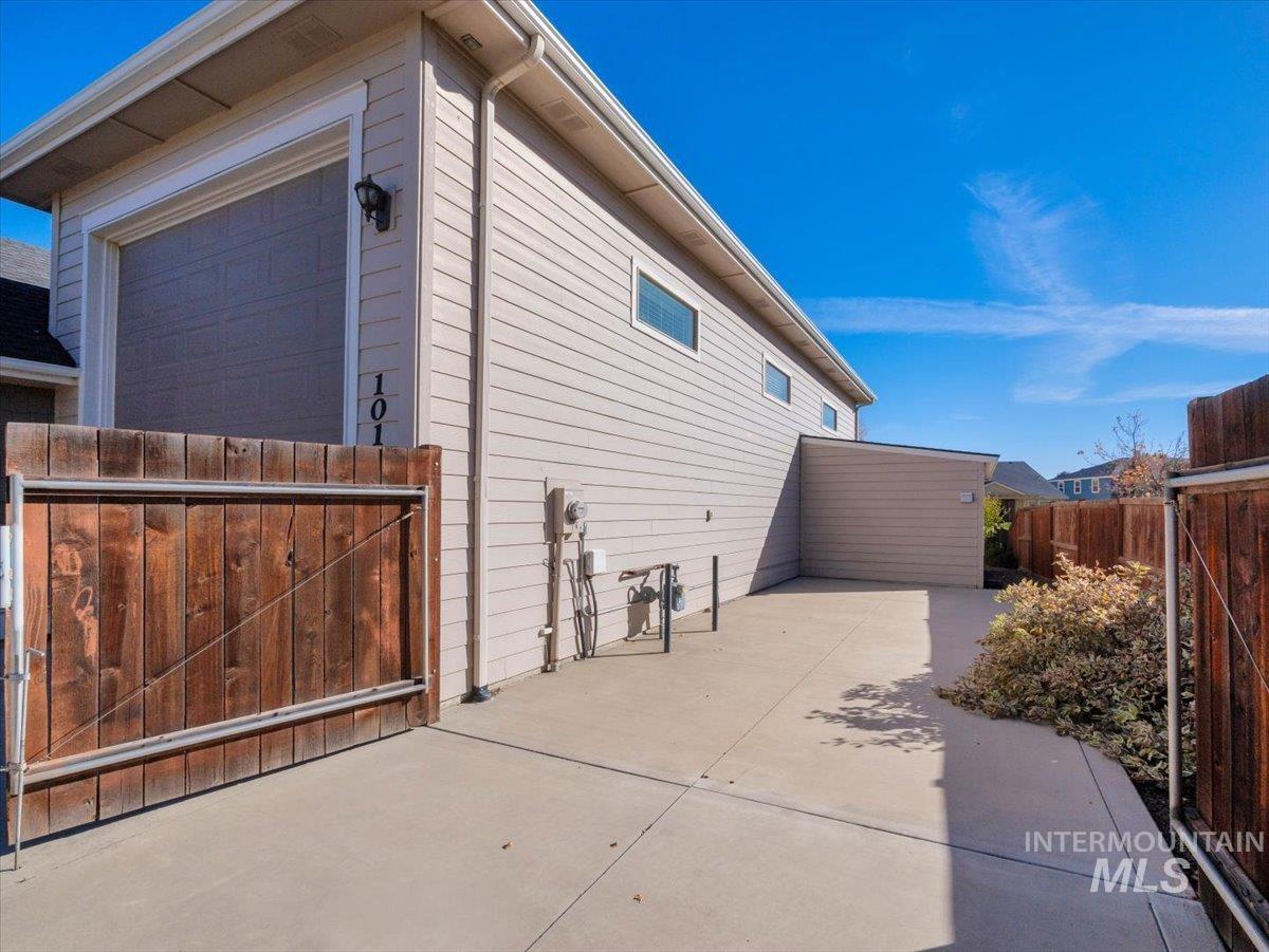10187 W Purple Ash Dr., Star, Idaho 83669, 3 Bedrooms, 2 Bathrooms, Residential For Sale, Price $759,000, 99004154