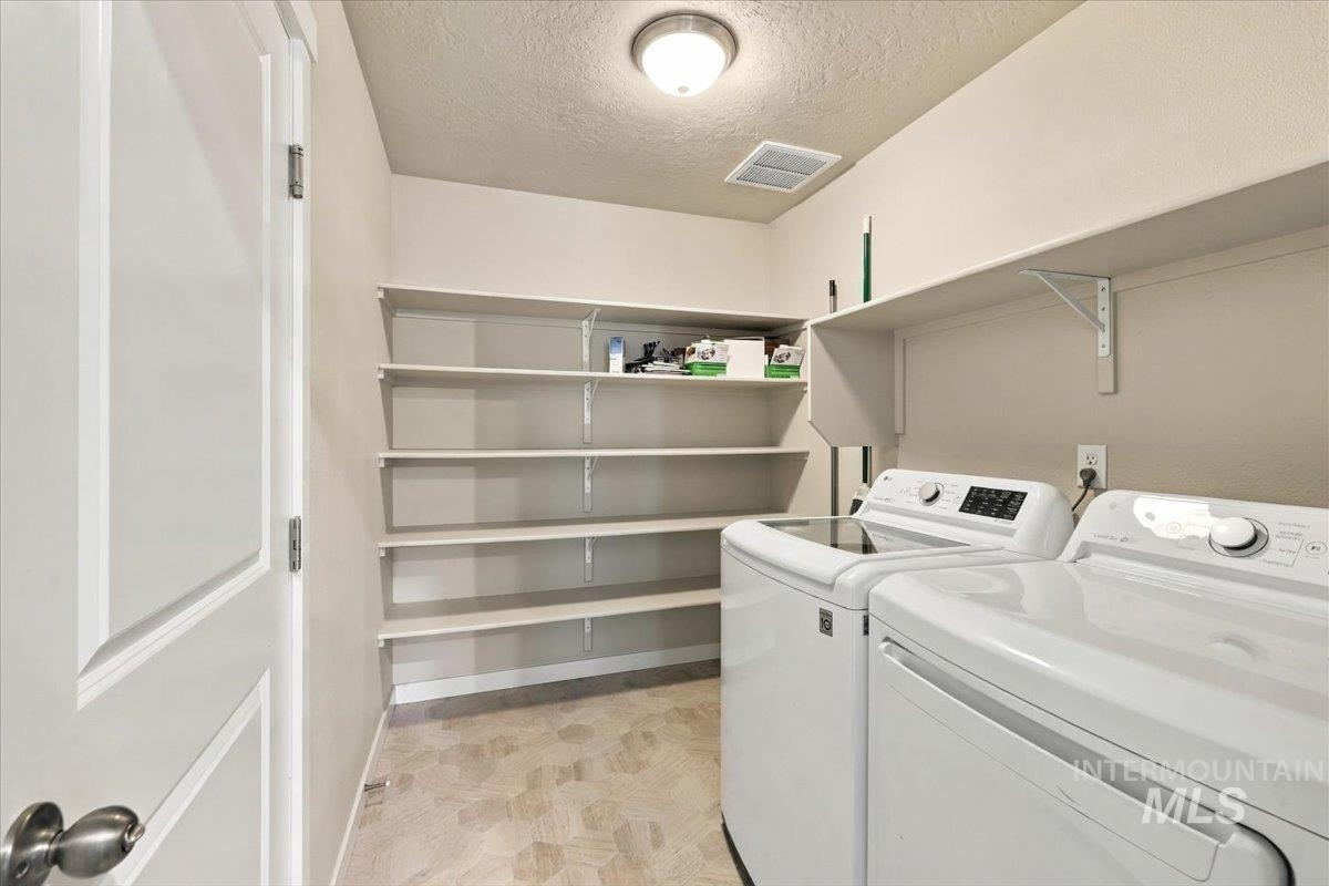 10874 Armuth St., Caldwell, Idaho 83605, 3 Bedrooms, 2 Bathrooms, Residential For Sale, Price $375,000,MLS 99004155