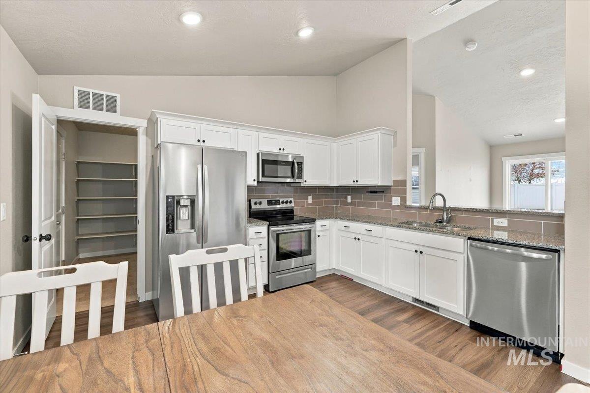 10874 Armuth St., Caldwell, Idaho 83605, 3 Bedrooms, 2 Bathrooms, Residential For Sale, Price $375,000,MLS 99004155