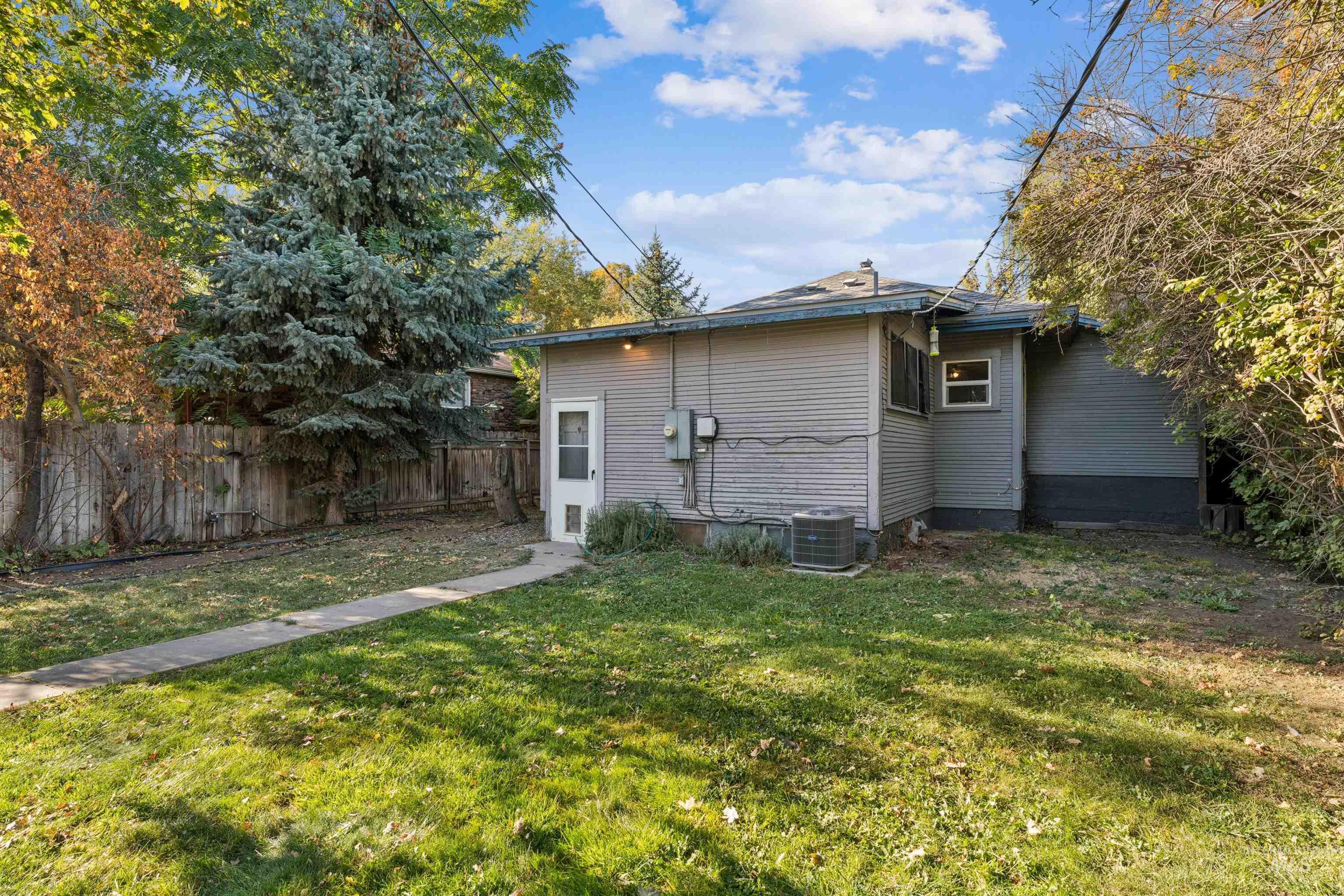 320 6th Ave S, Nampa, Idaho 83651, 2 Bedrooms, 1 Bathroom, Residential For Sale, Price $315,000,MLS 99004159