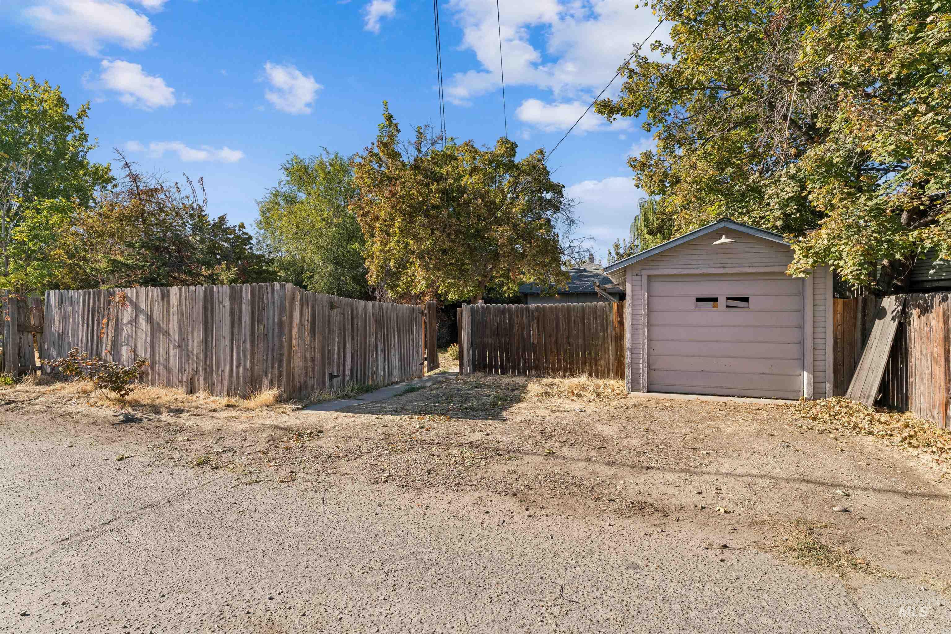 320 6th Ave S, Nampa, Idaho 83651, 2 Bedrooms, 1 Bathroom, Residential For Sale, Price $315,000,MLS 99004159