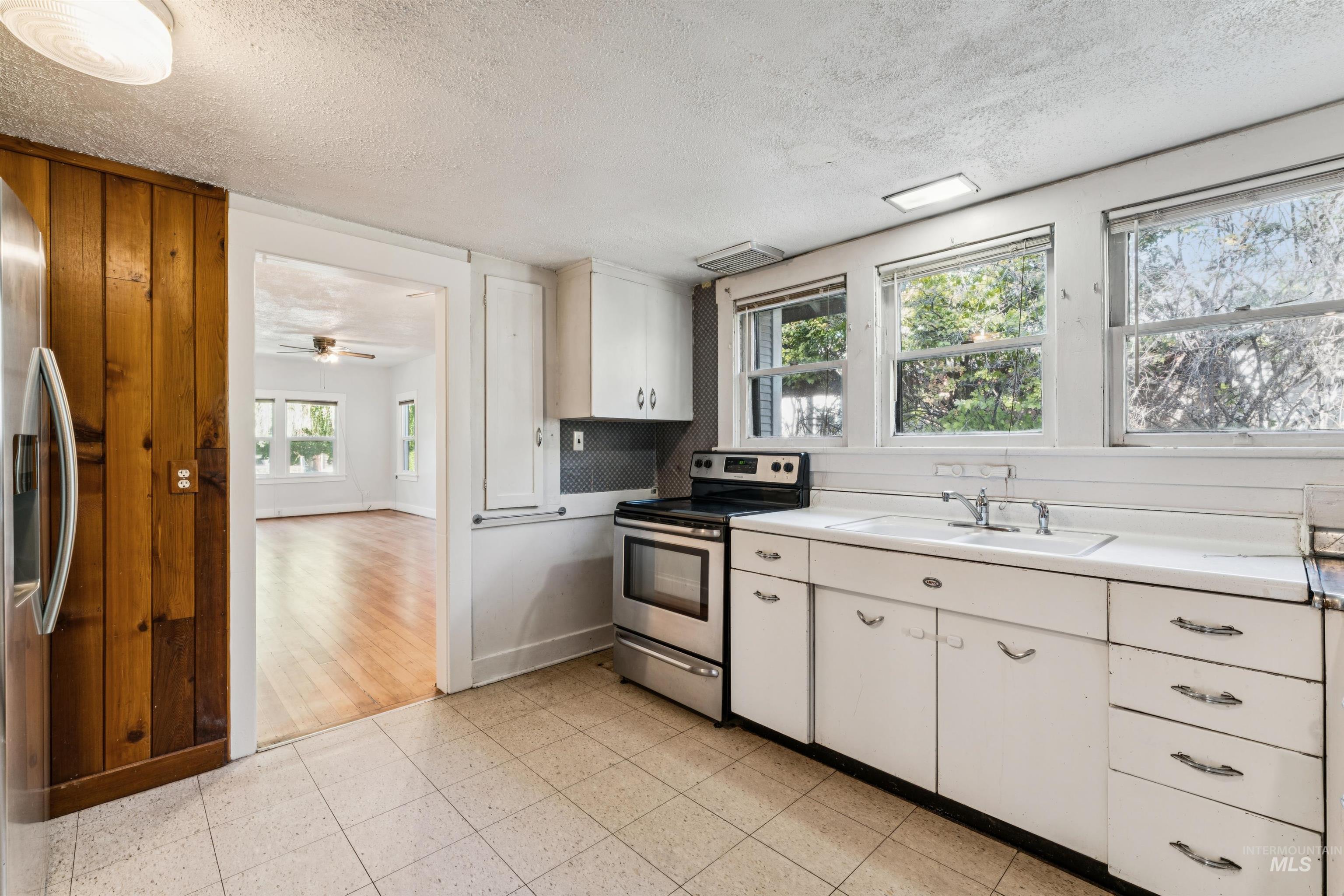 320 6th Ave S, Nampa, Idaho 83651, 2 Bedrooms, 1 Bathroom, Residential For Sale, Price $315,000,MLS 99004159