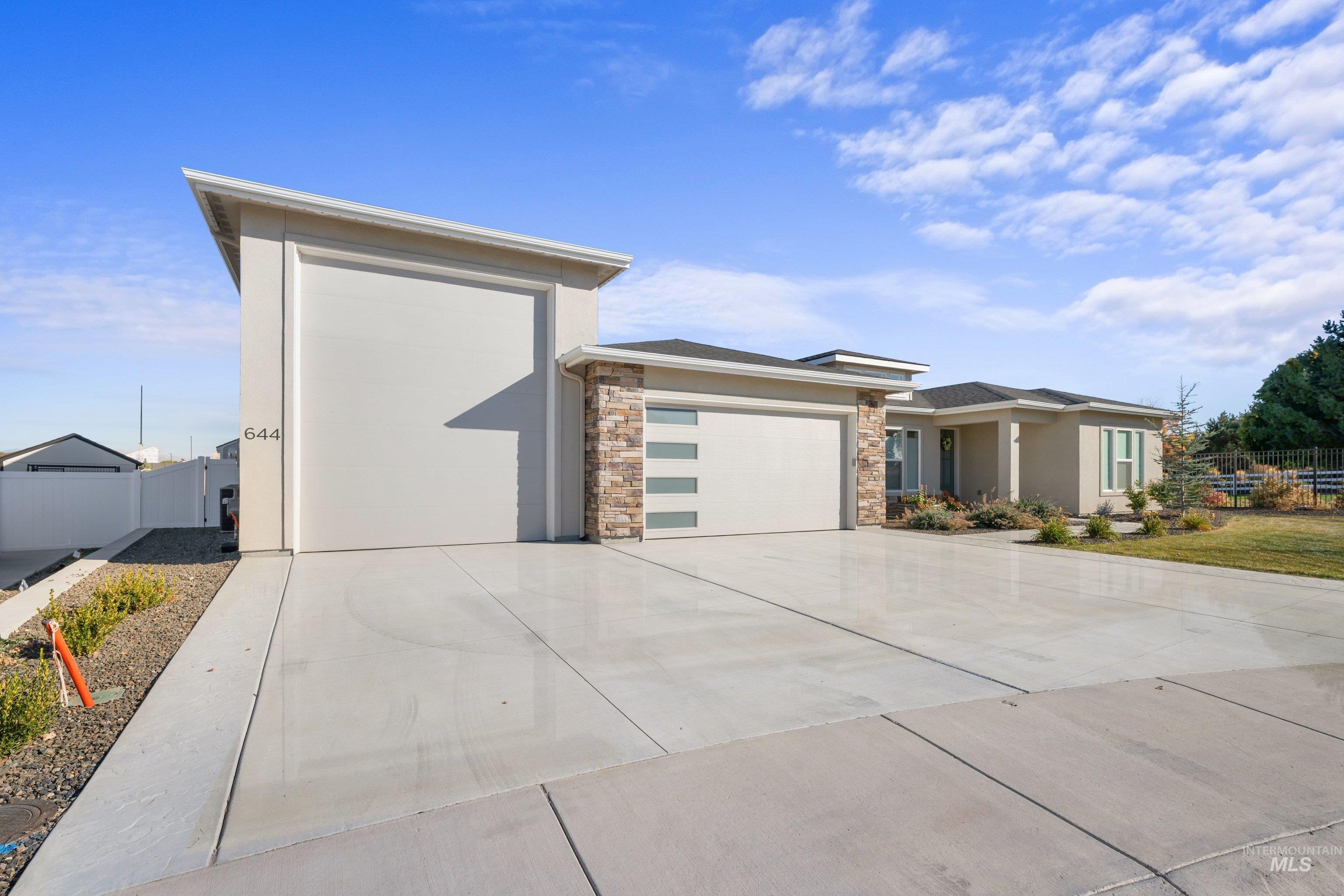 644 E Jarvis Ct., Meridian, Idaho 83642, 3 Bedrooms, 2.5 Bathrooms, Residential For Sale, Price $919,900,MLS 99004162