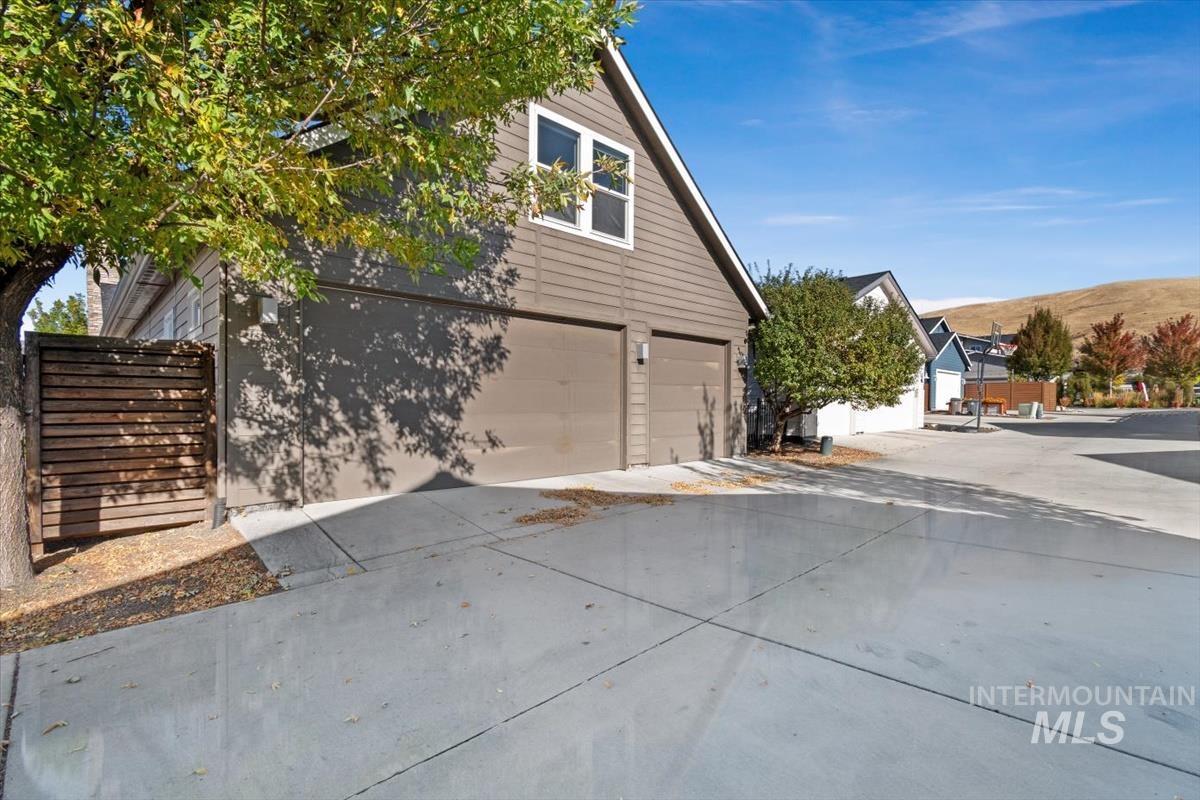 2966 S S Shadywood Way, Boise, Idaho 83716, 3 Bedrooms, 2.5 Bathrooms, Residential For Sale, Price $910,800,MLS 99004165