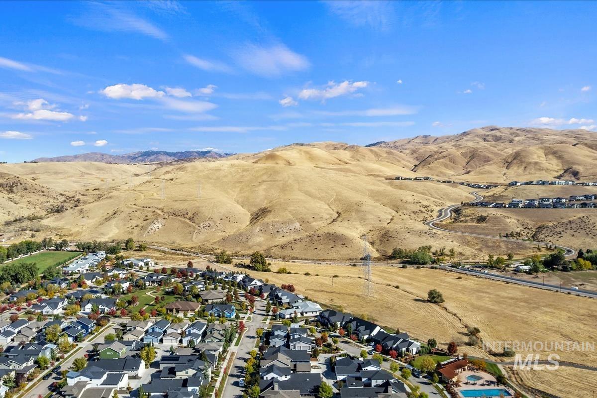 2966 S S Shadywood Way, Boise, Idaho 83716, 3 Bedrooms, 2.5 Bathrooms, Residential For Sale, Price $910,800,MLS 99004165