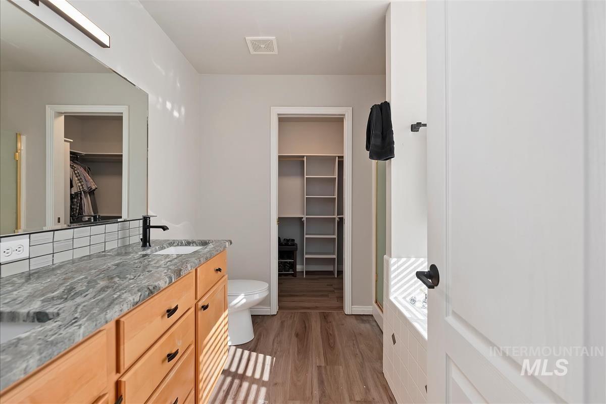10217 N Blacktail Ave, Boise, Idaho 83714, 3 Bedrooms, 2 Bathrooms, Residential For Sale, Price $535,000, 99004167