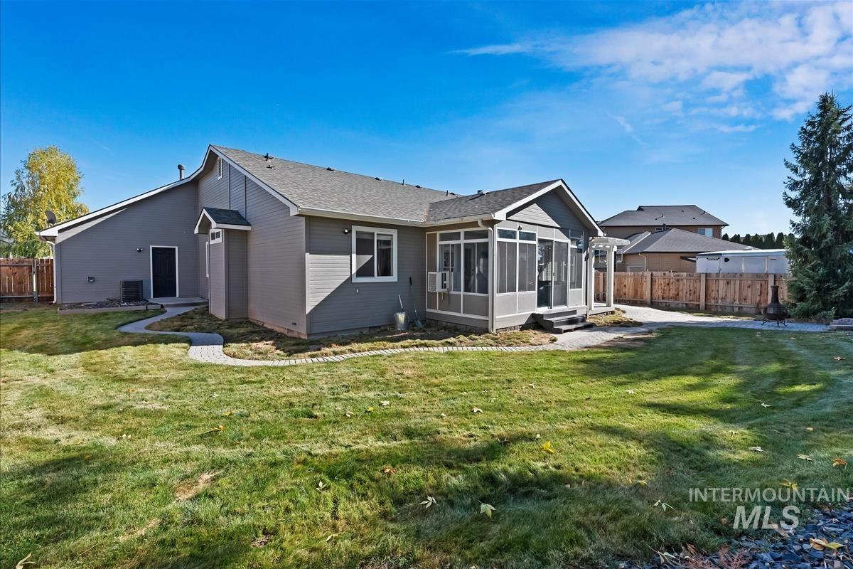 10217 N Blacktail Ave, Boise, Idaho 83714, 3 Bedrooms, 2 Bathrooms, Residential For Sale, Price $535,000, 99004167