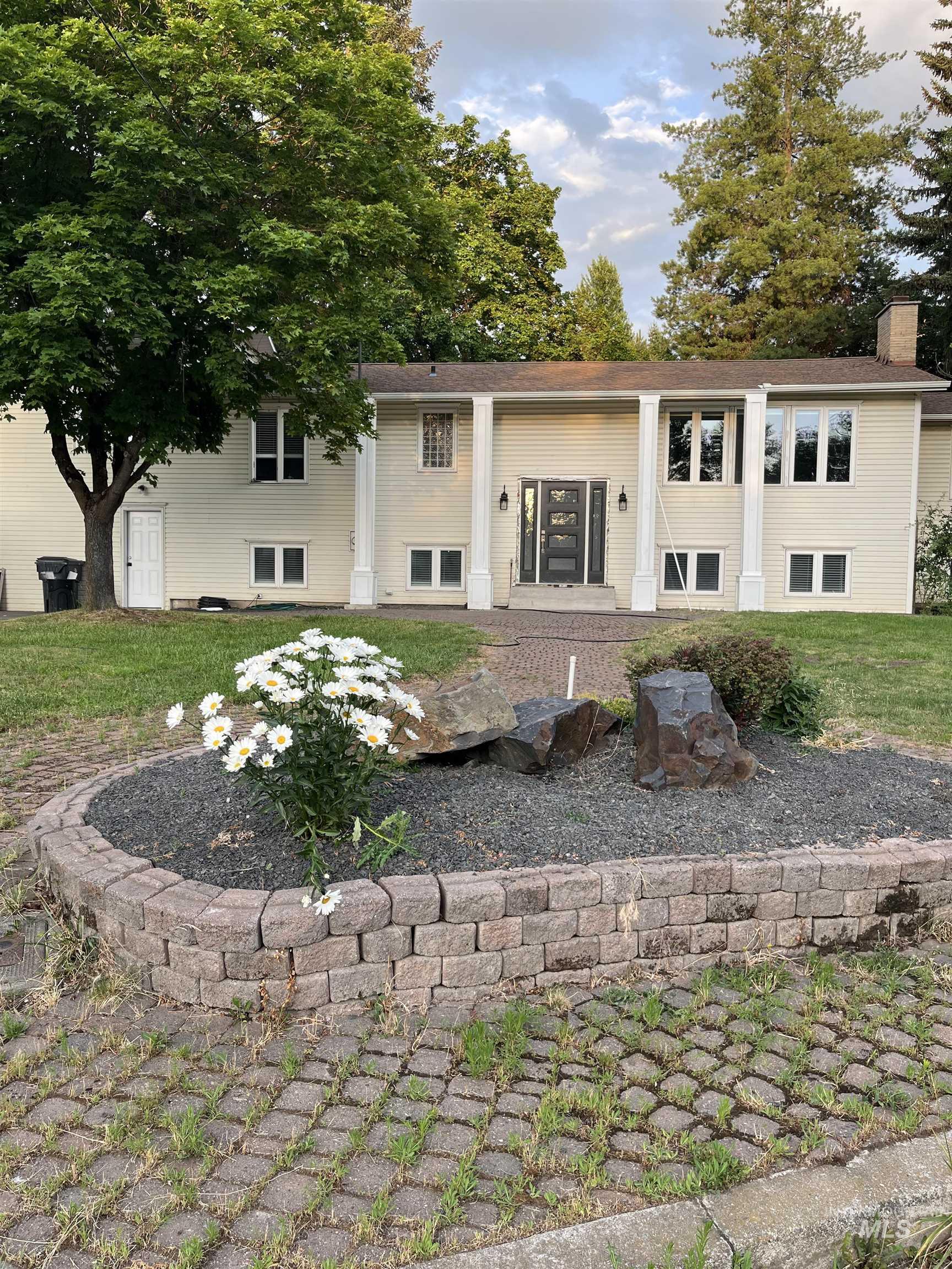 1024 El Cajon, Moscow, Idaho 83844, 5 Bedrooms, 3 Bathrooms, Residential For Sale, Price $698,000,MLS 99004174