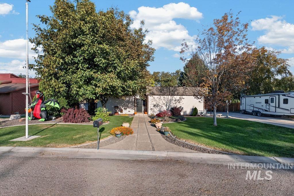 1810 Primrose Dr, Nampa, Idaho 83686, 4 Bedrooms, 2 Bathrooms, Residential For Sale, Price $670,000, 99004175