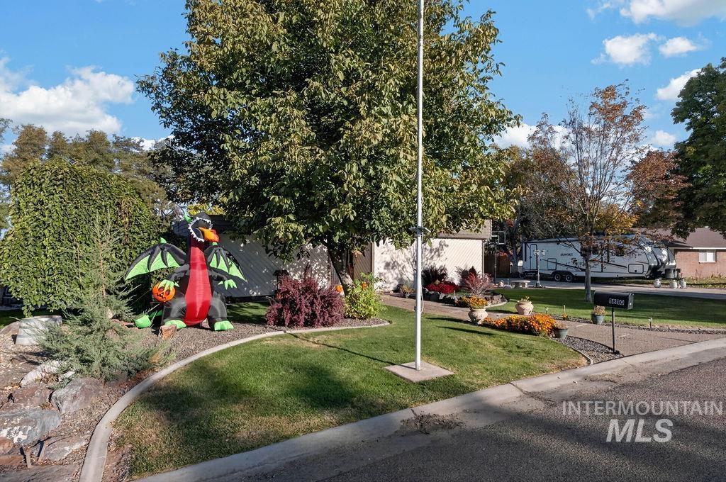 1810 Primrose Dr, Nampa, Idaho 83686, 4 Bedrooms, 2 Bathrooms, Residential For Sale, Price $670,000, 99004175