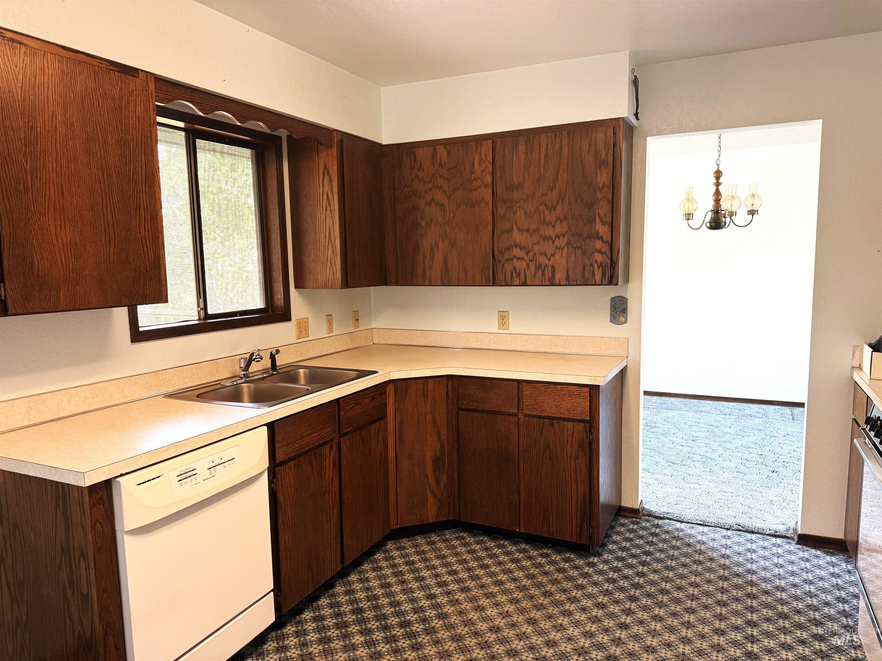 1329 Tamarack, Moscow, Idaho 83843, 4 Bedrooms, 3 Bathrooms, Residential For Sale, Price $549,000, 99004177