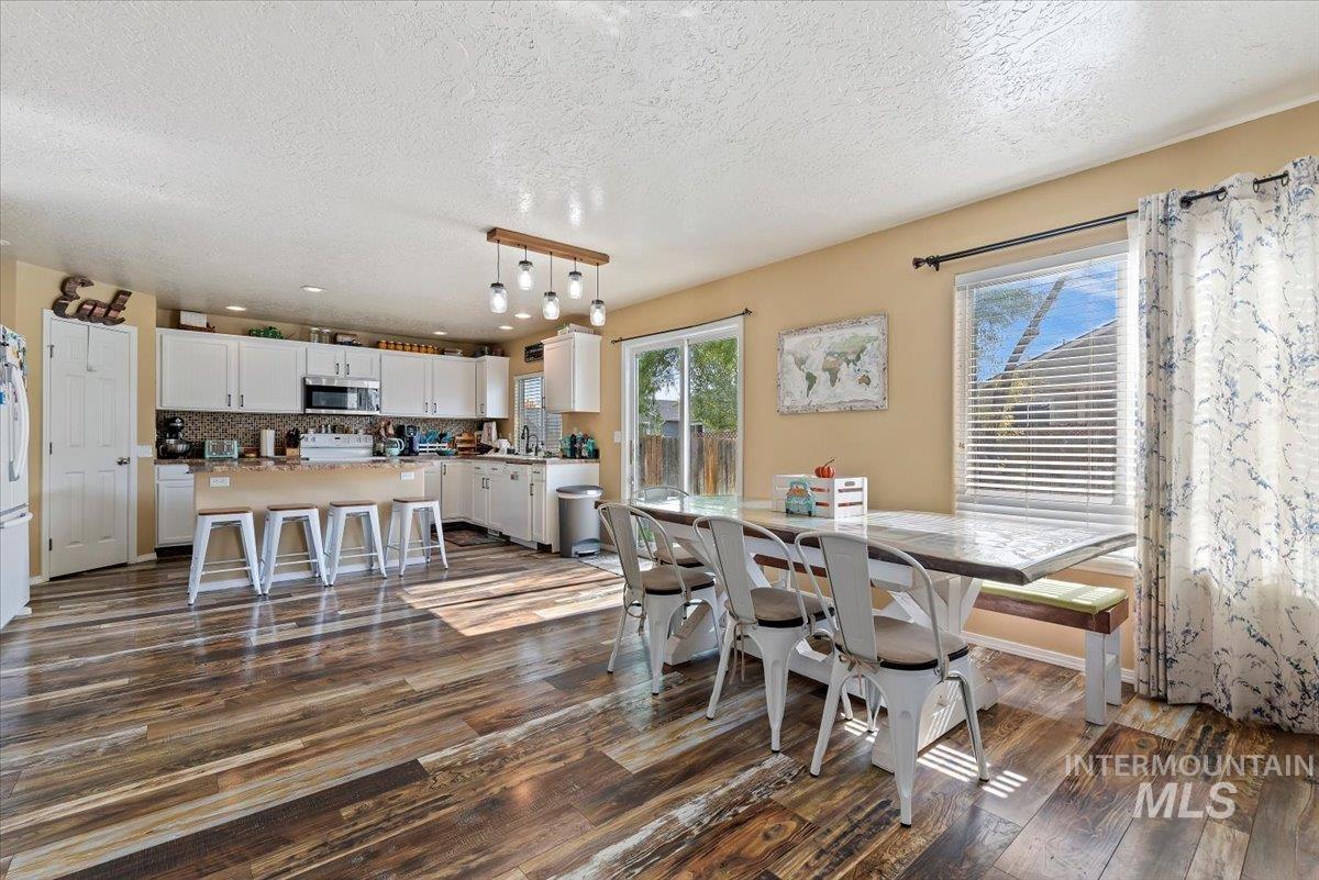 2319 W Lake Pointe Ct, Nampa, Idaho 83651, 4 Bedrooms, 2.5 Bathrooms, Residential For Sale, Price $440,000,MLS 99004193