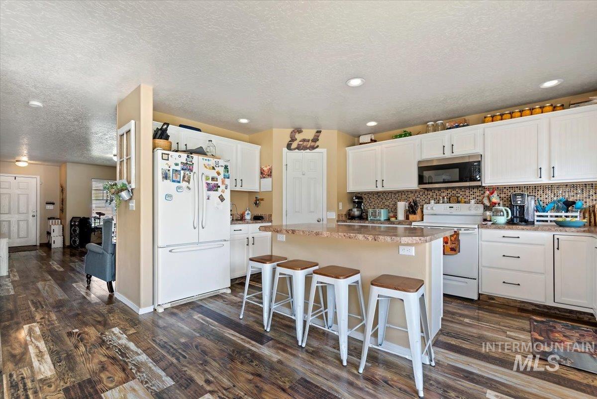 2319 W Lake Pointe Ct, Nampa, Idaho 83651, 4 Bedrooms, 2.5 Bathrooms, Residential For Sale, Price $440,000,MLS 99004193
