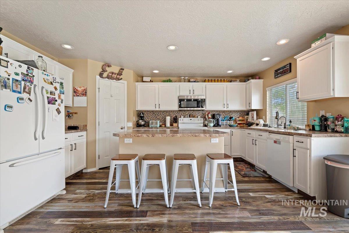 2319 W Lake Pointe Ct, Nampa, Idaho 83651, 4 Bedrooms, 2.5 Bathrooms, Residential For Sale, Price $440,000,MLS 99004193
