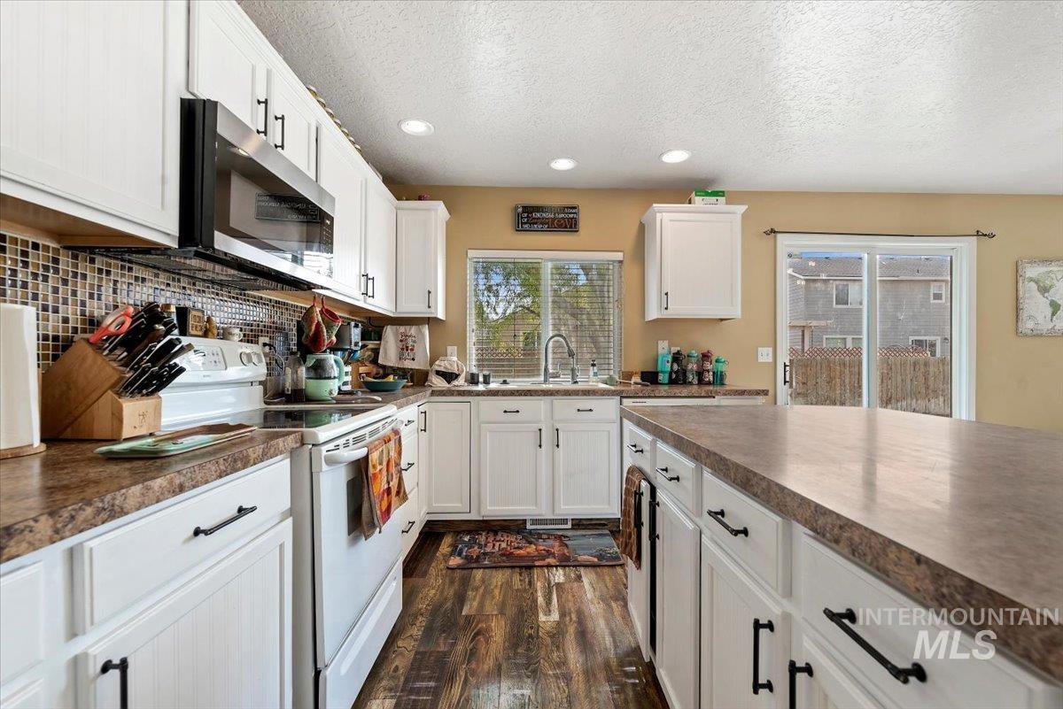 2319 W Lake Pointe Ct, Nampa, Idaho 83651, 4 Bedrooms, 2.5 Bathrooms, Residential For Sale, Price $440,000,MLS 99004193