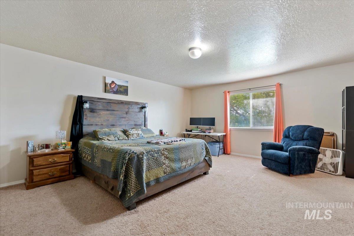 2319 W Lake Pointe Ct, Nampa, Idaho 83651, 4 Bedrooms, 2.5 Bathrooms, Residential For Sale, Price $440,000,MLS 99004193