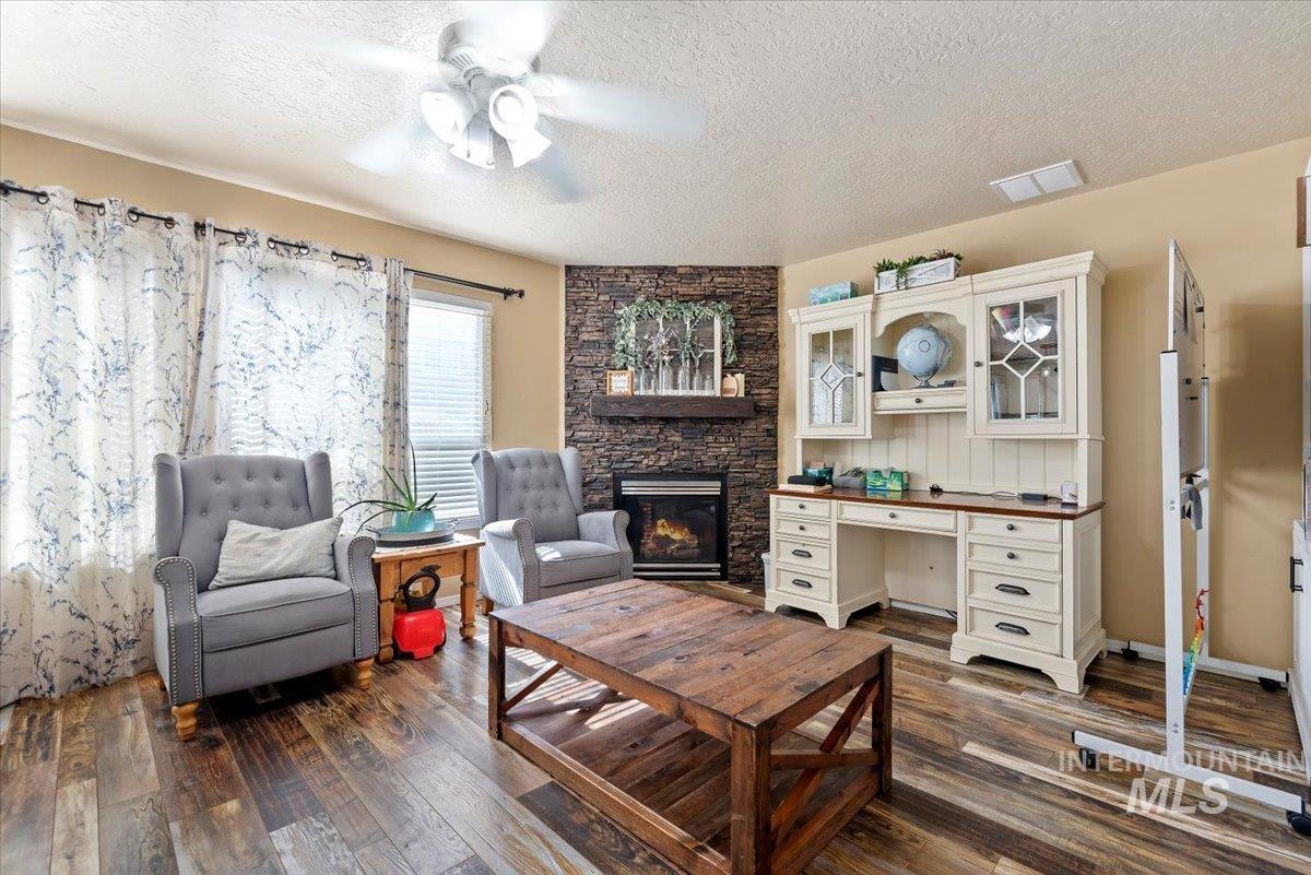 2319 W Lake Pointe Ct, Nampa, Idaho 83651, 4 Bedrooms, 2.5 Bathrooms, Residential For Sale, Price $440,000,MLS 99004193