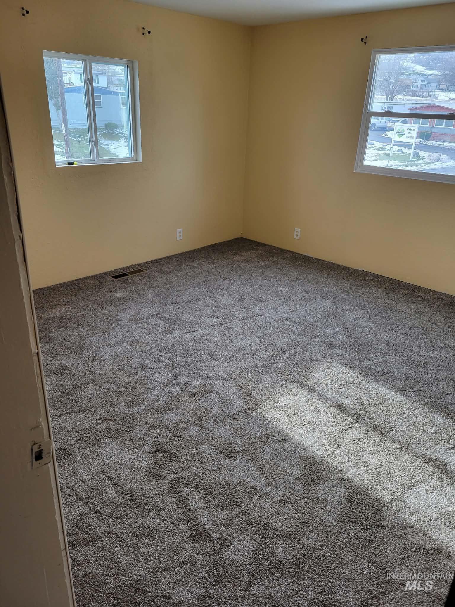 1130 20th Avenue, Clarkston, Washington 99403, 5 Bedrooms, 1 Bathroom, Residential For Sale, Price $350,000,MLS 99004196