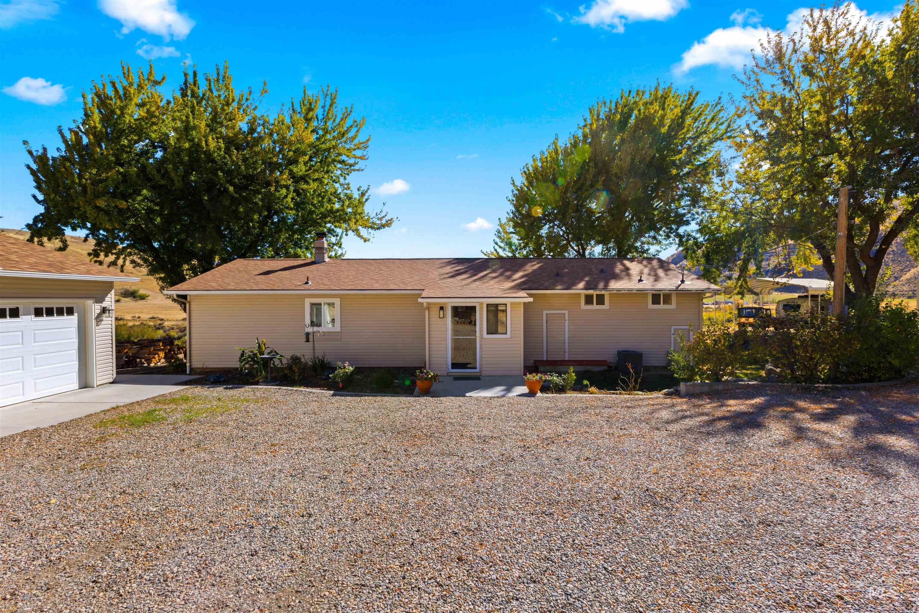 26 Watson Lane, Horseshoe Bend, Idaho 83629, 2 Bedrooms, 2 Bathrooms, Residential For Sale, Price $675,000,MLS 99004202
