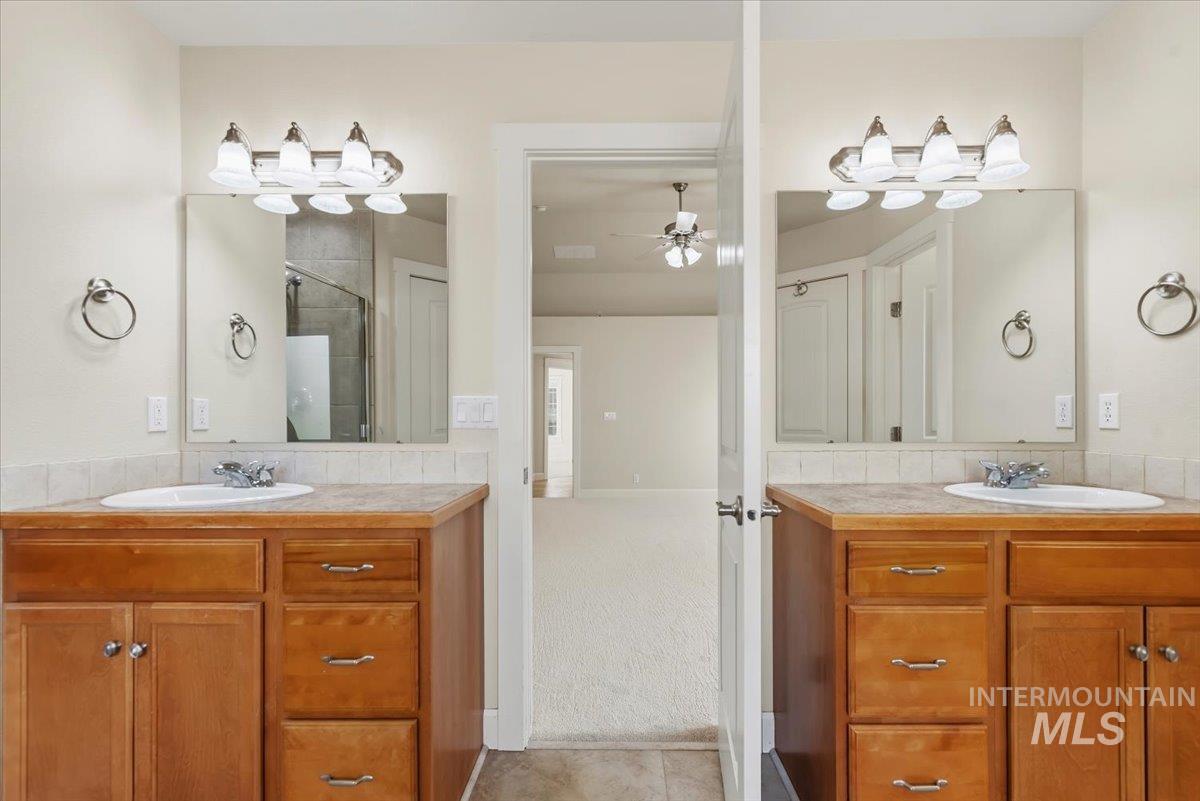 471 N Glen Aspen Way, Star, Idaho 83669, 4 Bedrooms, 3 Bathrooms, Residential For Sale, Price $619,900,MLS 99004206