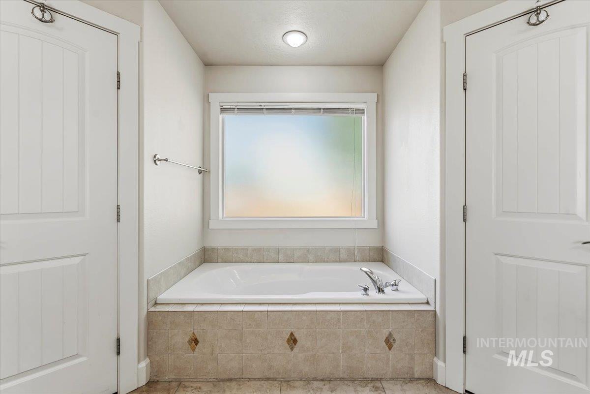 471 N Glen Aspen Way, Star, Idaho 83669, 4 Bedrooms, 3 Bathrooms, Residential For Sale, Price $619,900,MLS 99004206