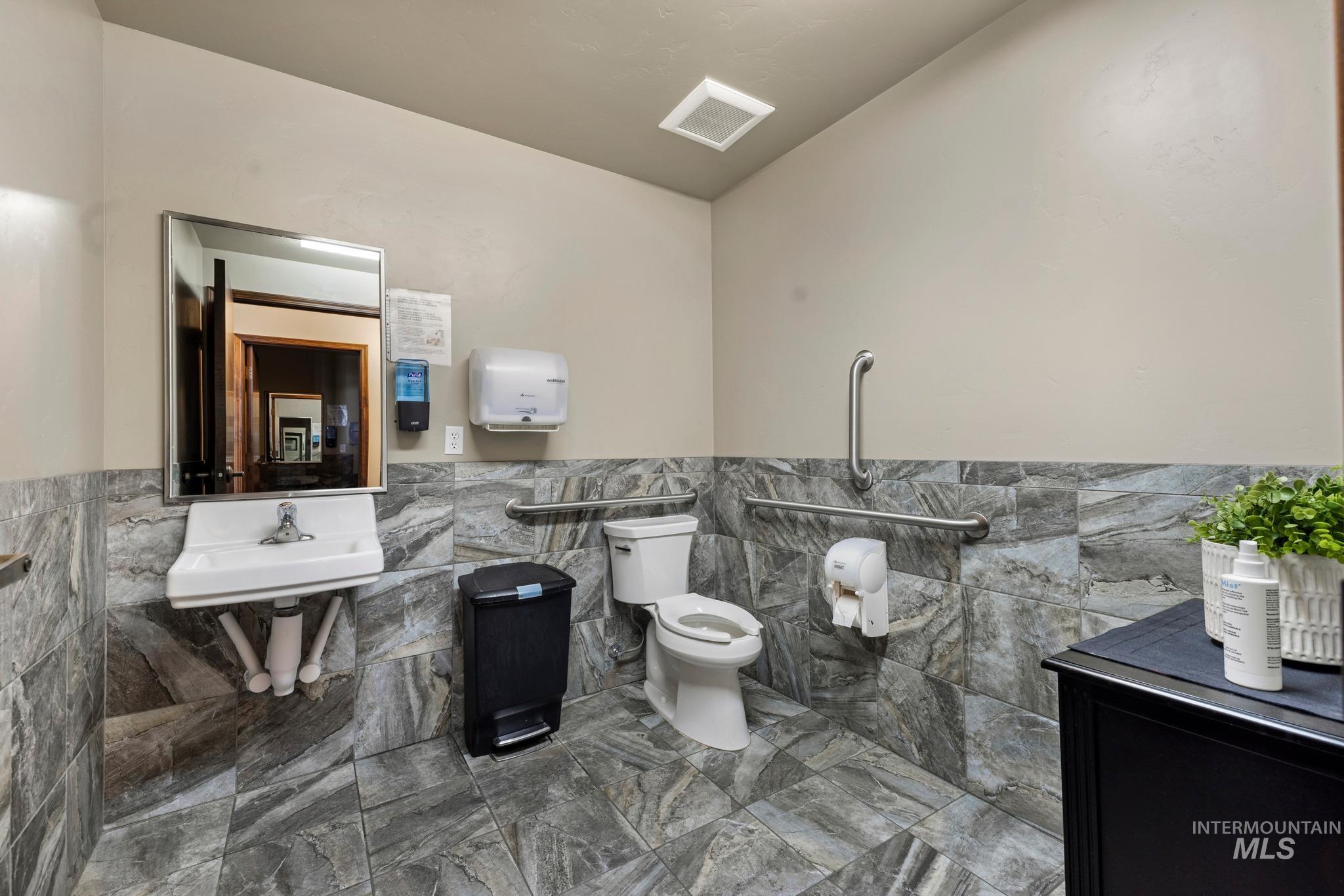 1415 Park View Dr, Twin Falls, Idaho 83301, Business/Commercial For Sale, Price $138,024, 99004217