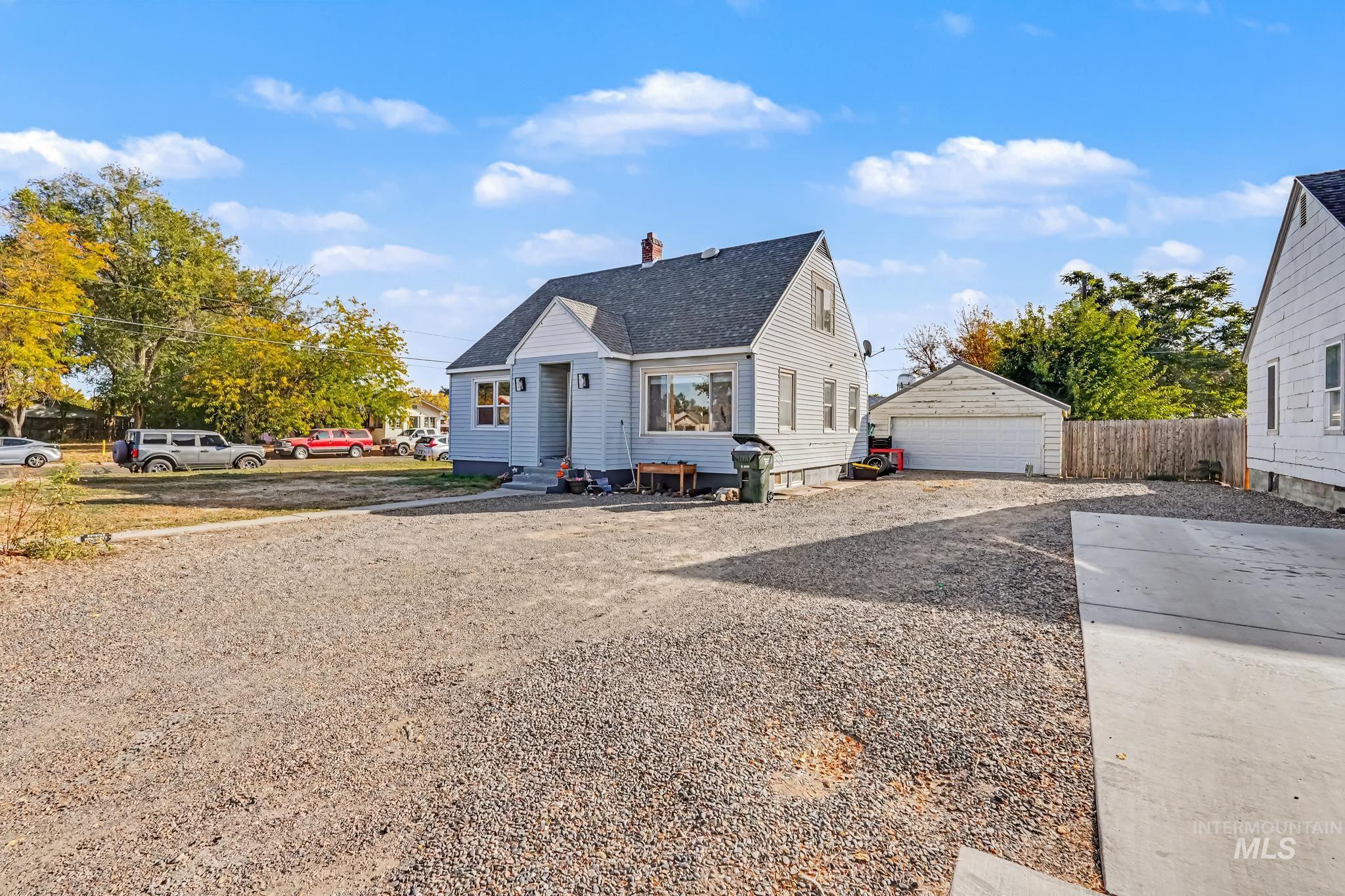 186 NW 4th Street, Ontario, Oregon 97914, 4 Bedrooms, 3.5 Bathrooms, Residential For Sale, Price $349,900, 99004219