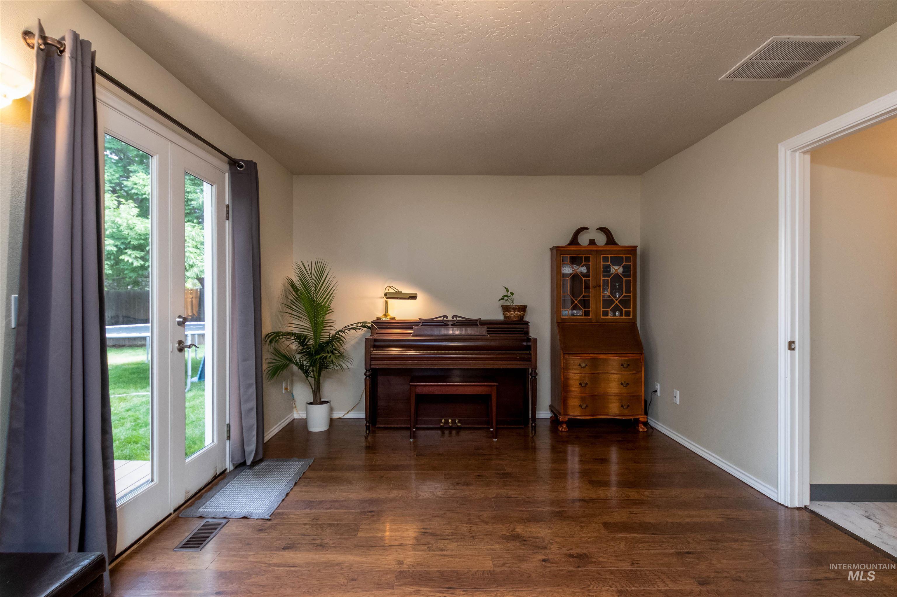 485 N Nebula, Star, Idaho 83669, 4 Bedrooms, 2.5 Bathrooms, Residential For Sale, Price $464,900,MLS 99004225
