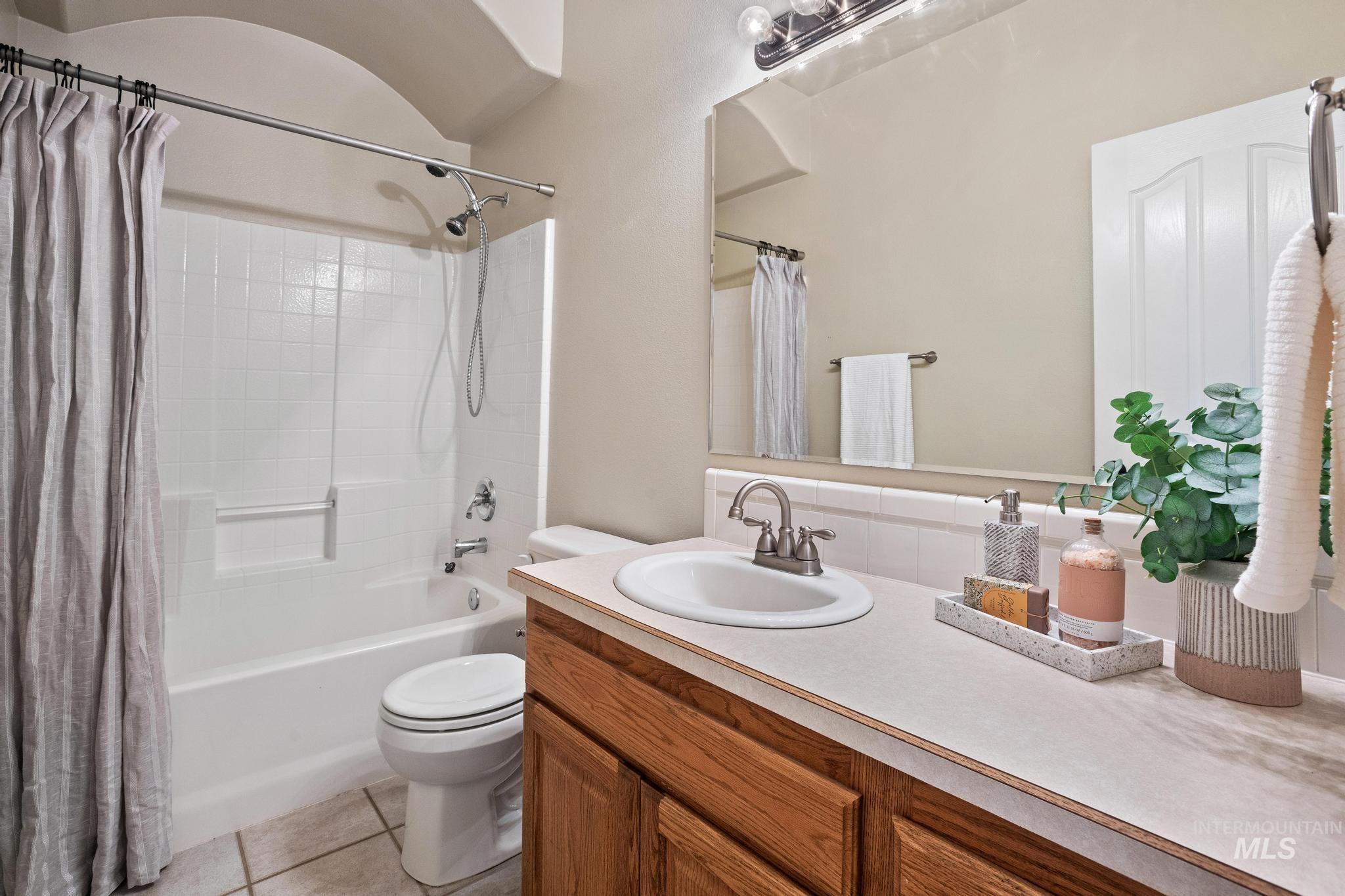 1281 E Beagle St., Meridian, Idaho 83642, 5 Bedrooms, 3 Bathrooms, Residential For Sale, Price $649,990,MLS 99004226