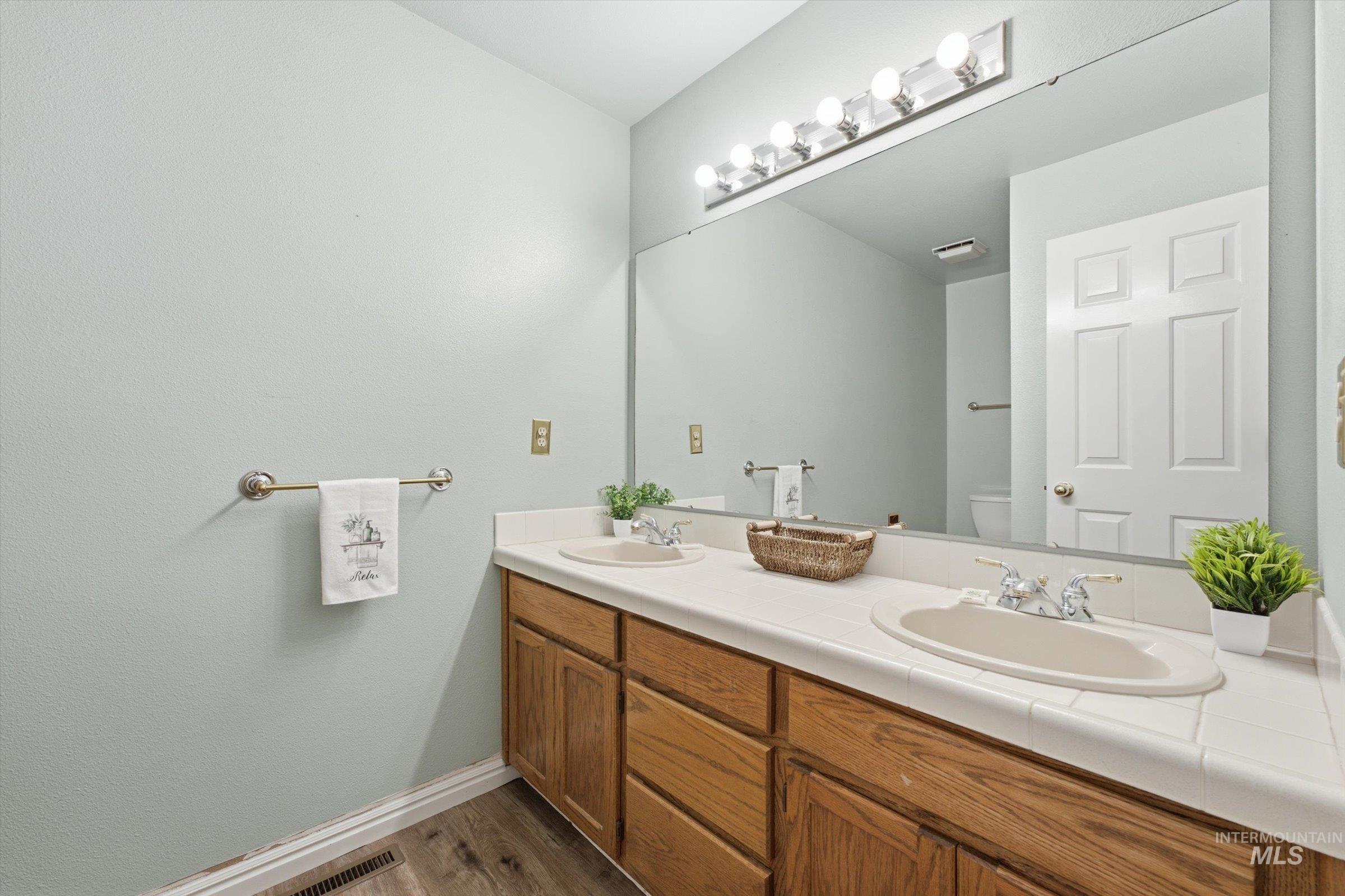 1624 E Seaport Ct, Boise, Idaho 83706, 4 Bedrooms, 2 Bathrooms, Residential For Sale, Price $729,000, 99004235