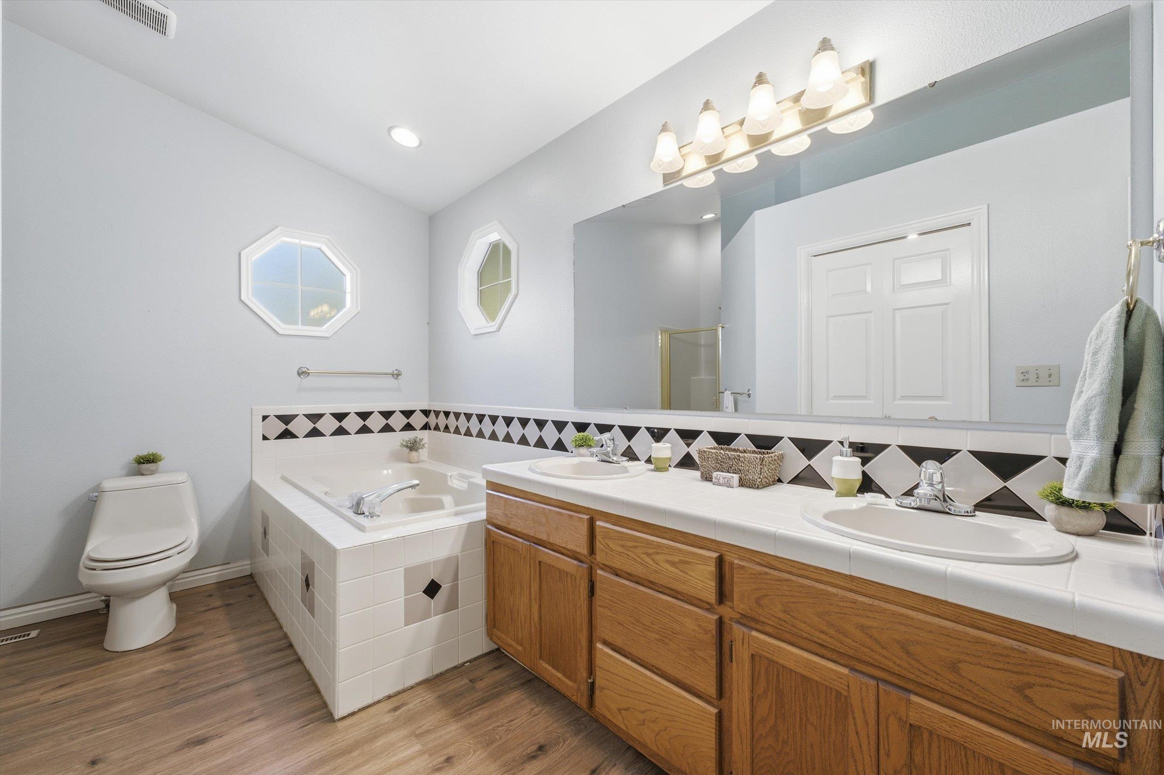 1624 E Seaport Ct, Boise, Idaho 83706, 4 Bedrooms, 2 Bathrooms, Residential For Sale, Price $729,000, 99004235