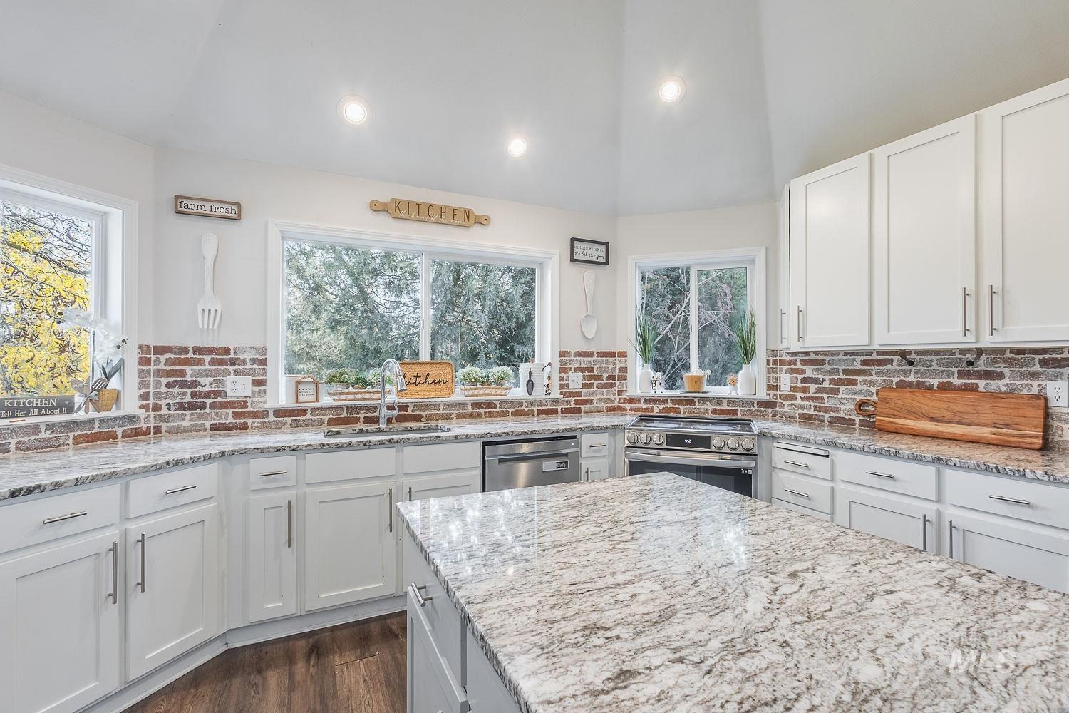 25530 Gooseberry Lane, Caldwell, Idaho 83607, 5 Bedrooms, 3.5 Bathrooms, Residential For Sale, Price $949,999,MLS 99004236