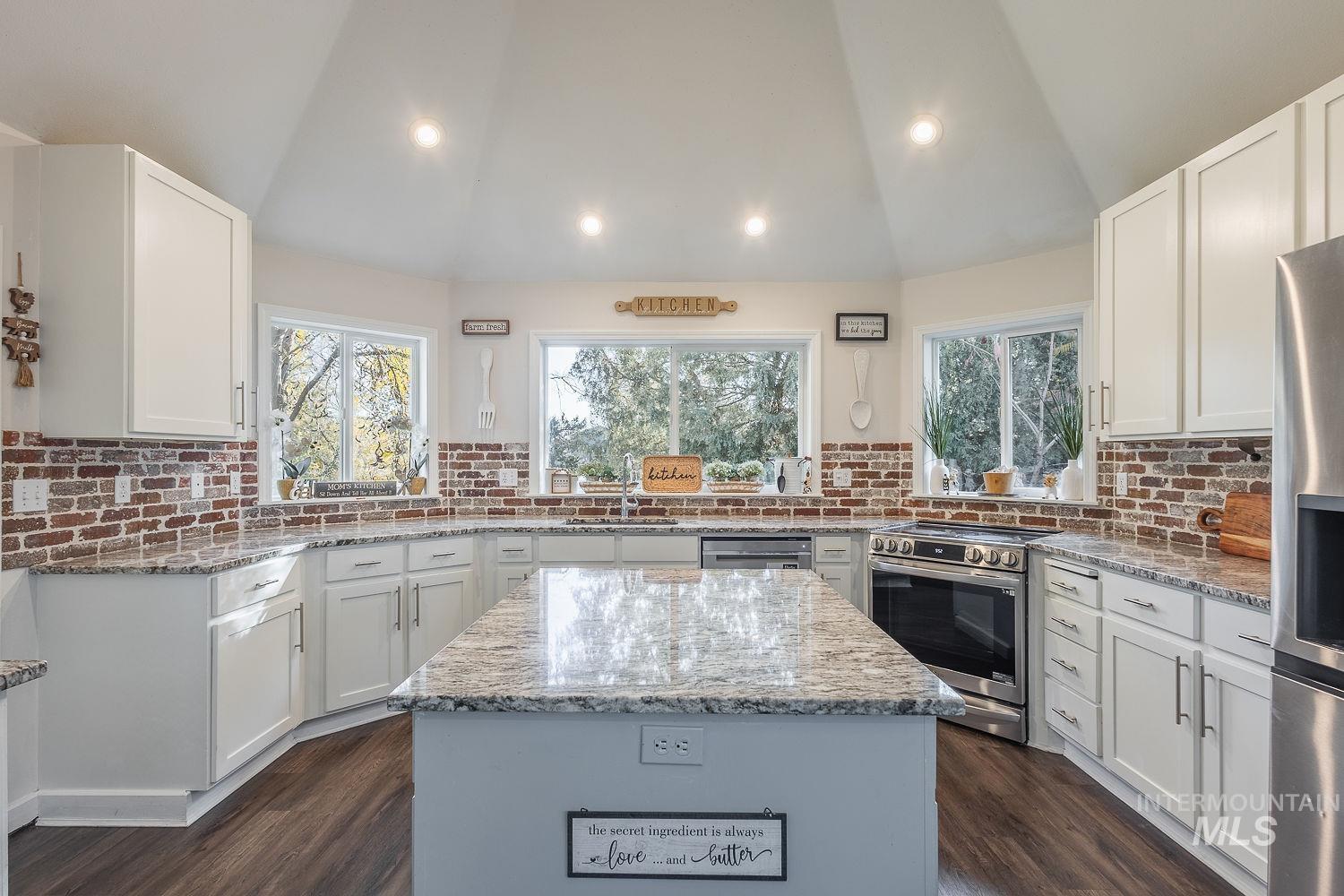 25530 Gooseberry Lane, Caldwell, Idaho 83607, 5 Bedrooms, 3.5 Bathrooms, Residential For Sale, Price $949,999,MLS 99004236