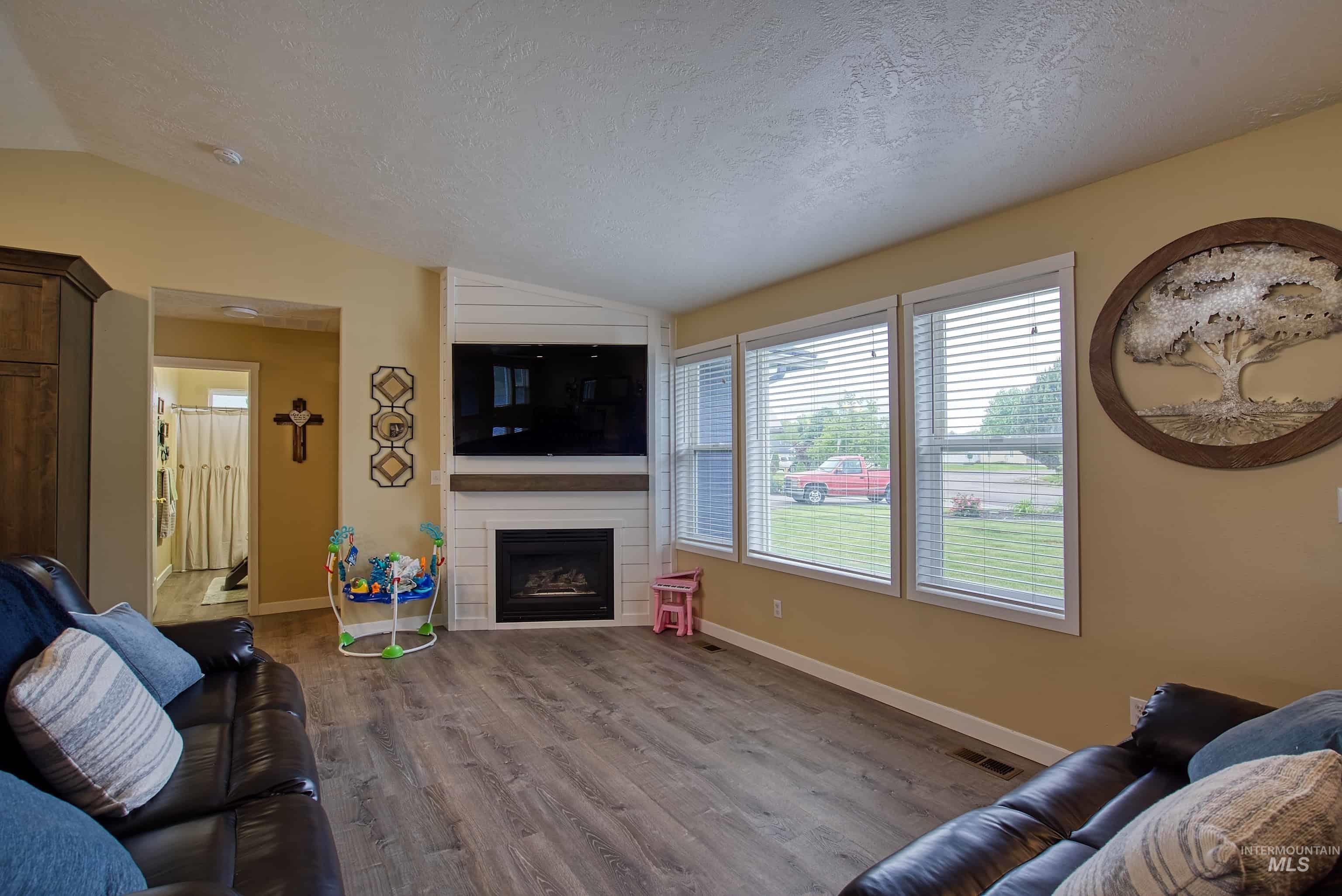 555 N 18th Street, Payette, Idaho 83661, 3 Bedrooms, 2 Bathrooms, Residential For Sale, Price $417,900, 99004237