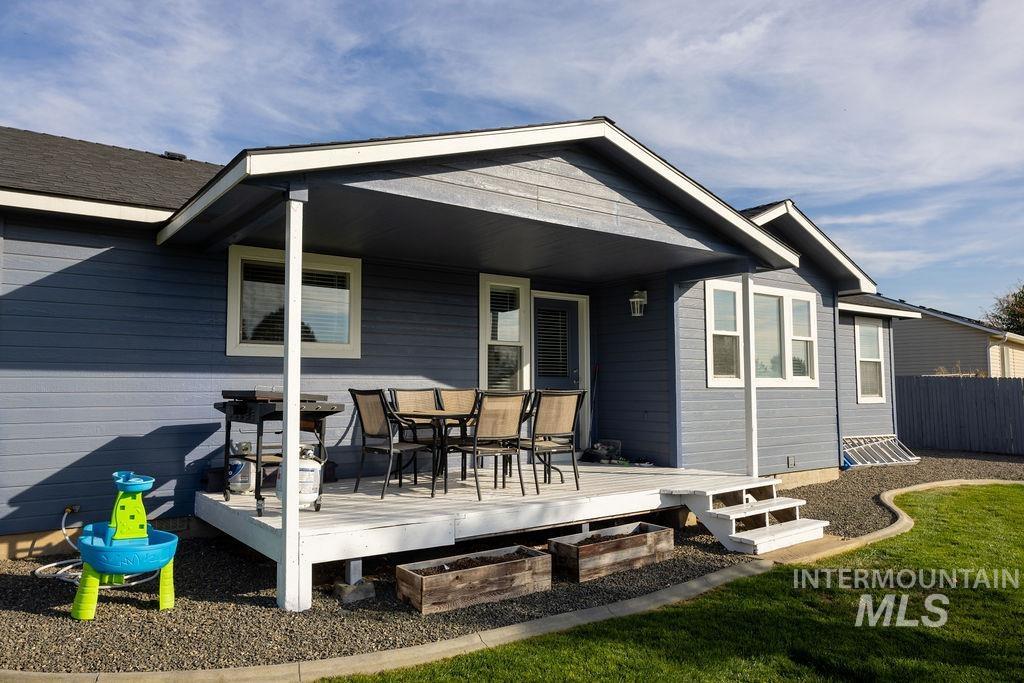 555 N 18th Street, Payette, Idaho 83661, 3 Bedrooms, 2 Bathrooms, Residential For Sale, Price $417,900, 99004237