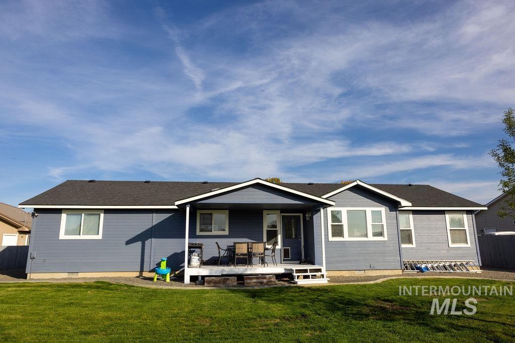555 N 18th Street, Payette, Idaho 83661, 3 Bedrooms, 2 Bathrooms, Residential For Sale, Price $417,900, 99004237
