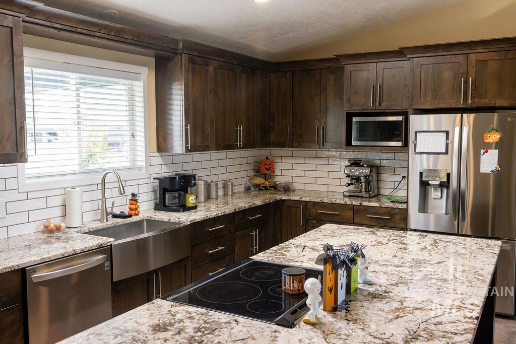 555 N 18th Street, Payette, Idaho 83661, 3 Bedrooms, 2 Bathrooms, Residential For Sale, Price $417,900, 99004237