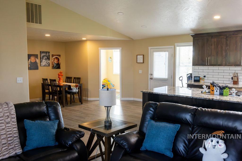 555 N 18th Street, Payette, Idaho 83661, 3 Bedrooms, 2 Bathrooms, Residential For Sale, Price $417,900, 99004237
