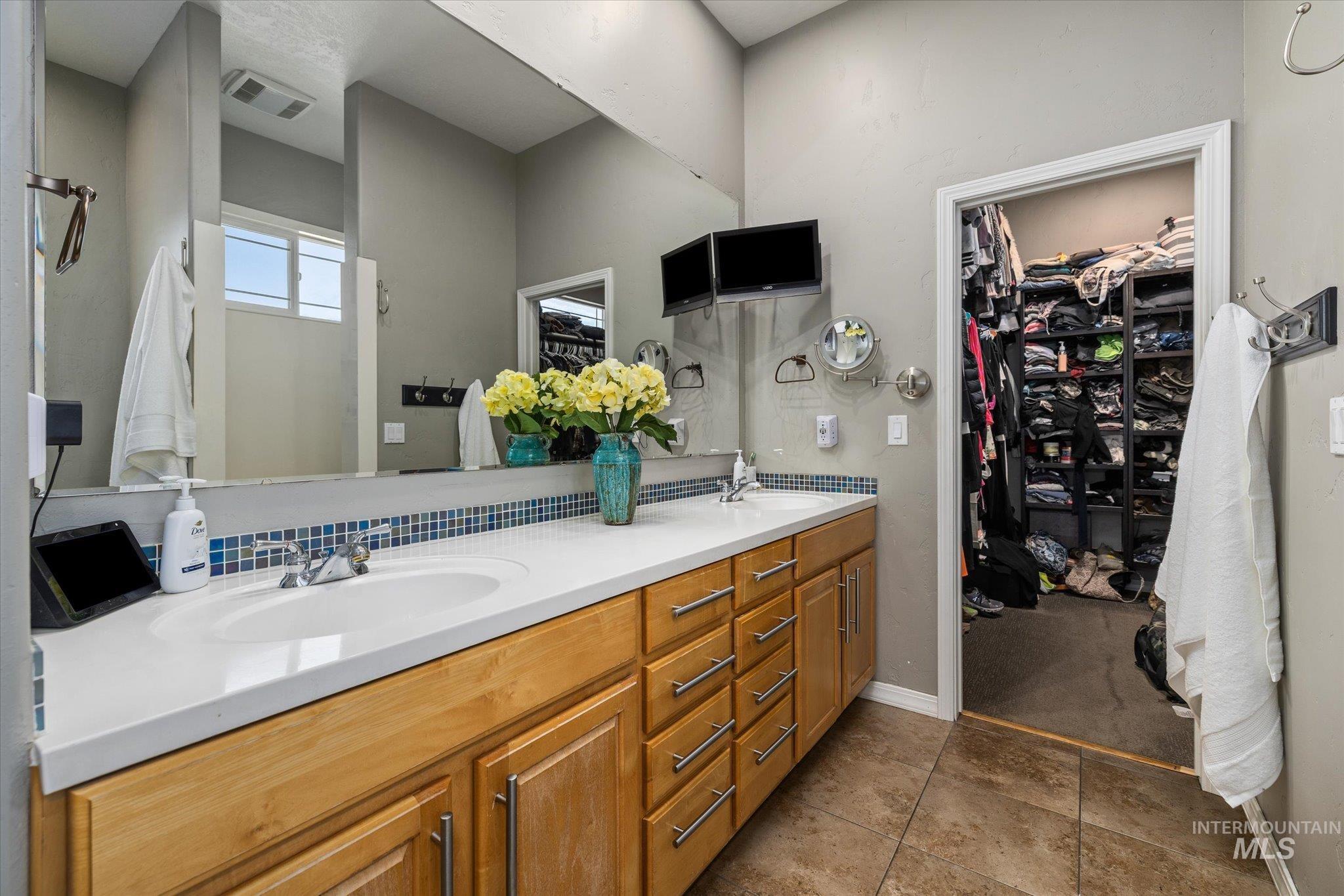 4910 W Outlook Ave, Boise, Idaho 83703, 6 Bedrooms, 3 Bathrooms, Residential For Sale, Price $1,050,000,MLS 99004238