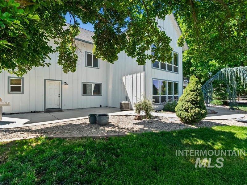3040 N Duane Dr, Meridian, Idaho 83646, 4 Bedrooms, 5.5 Bathrooms, Farm & Ranch For Sale, Price $1,849,999, 99004244