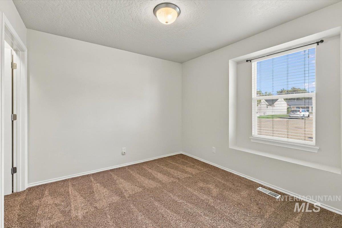 2114 Alder Dr, Caldwell, Idaho 83605, 2 Bedrooms, 2 Bathrooms, Residential For Sale, Price $325,000, 99004250