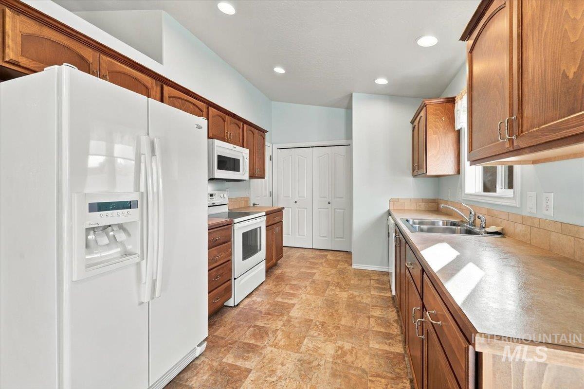 2114 Alder Dr, Caldwell, Idaho 83605, 2 Bedrooms, 2 Bathrooms, Residential For Sale, Price $325,000, 99004250